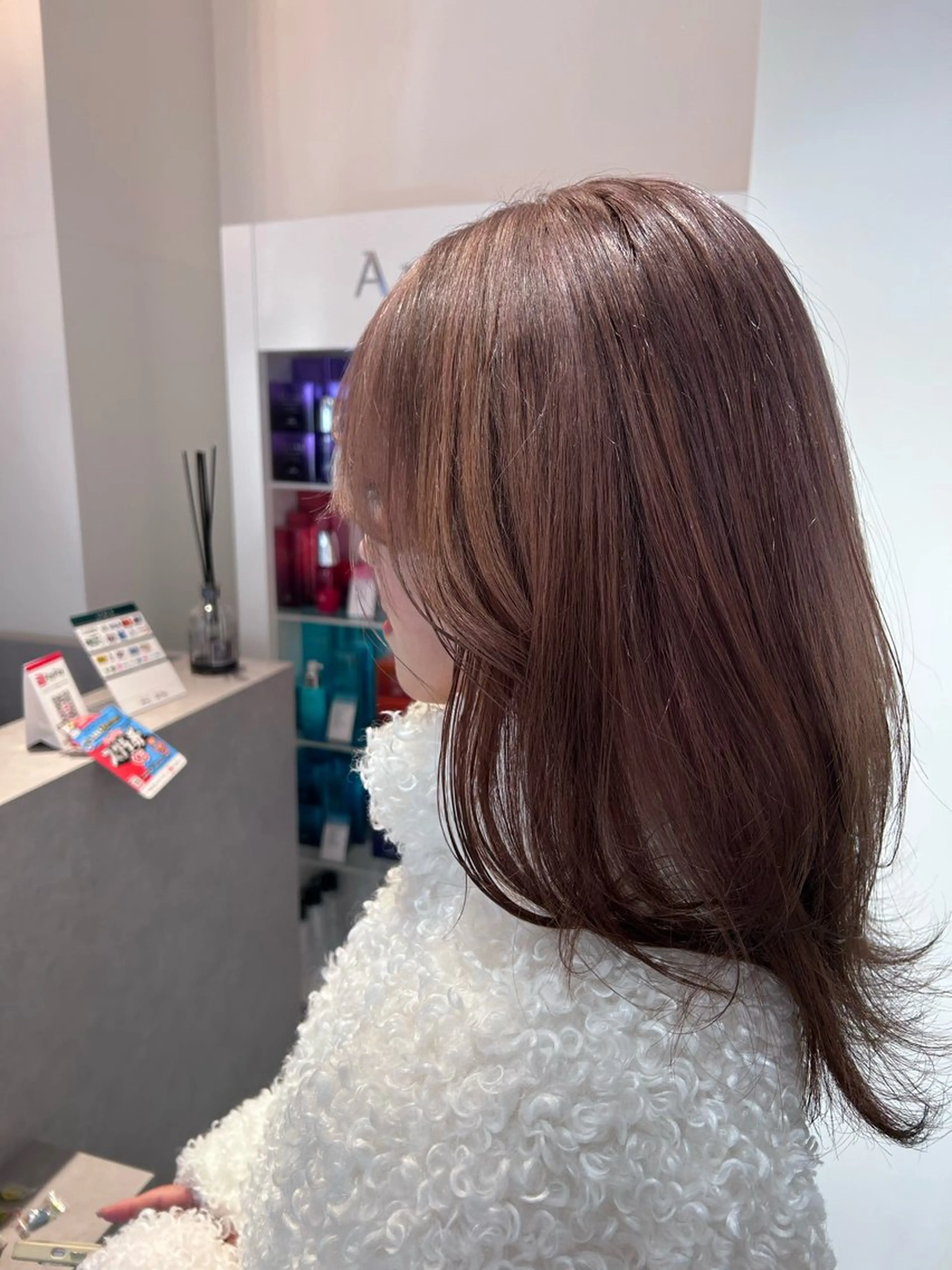 セミロング ヘアカラー トリートメント 蓮池 愛海のヘアスタイル