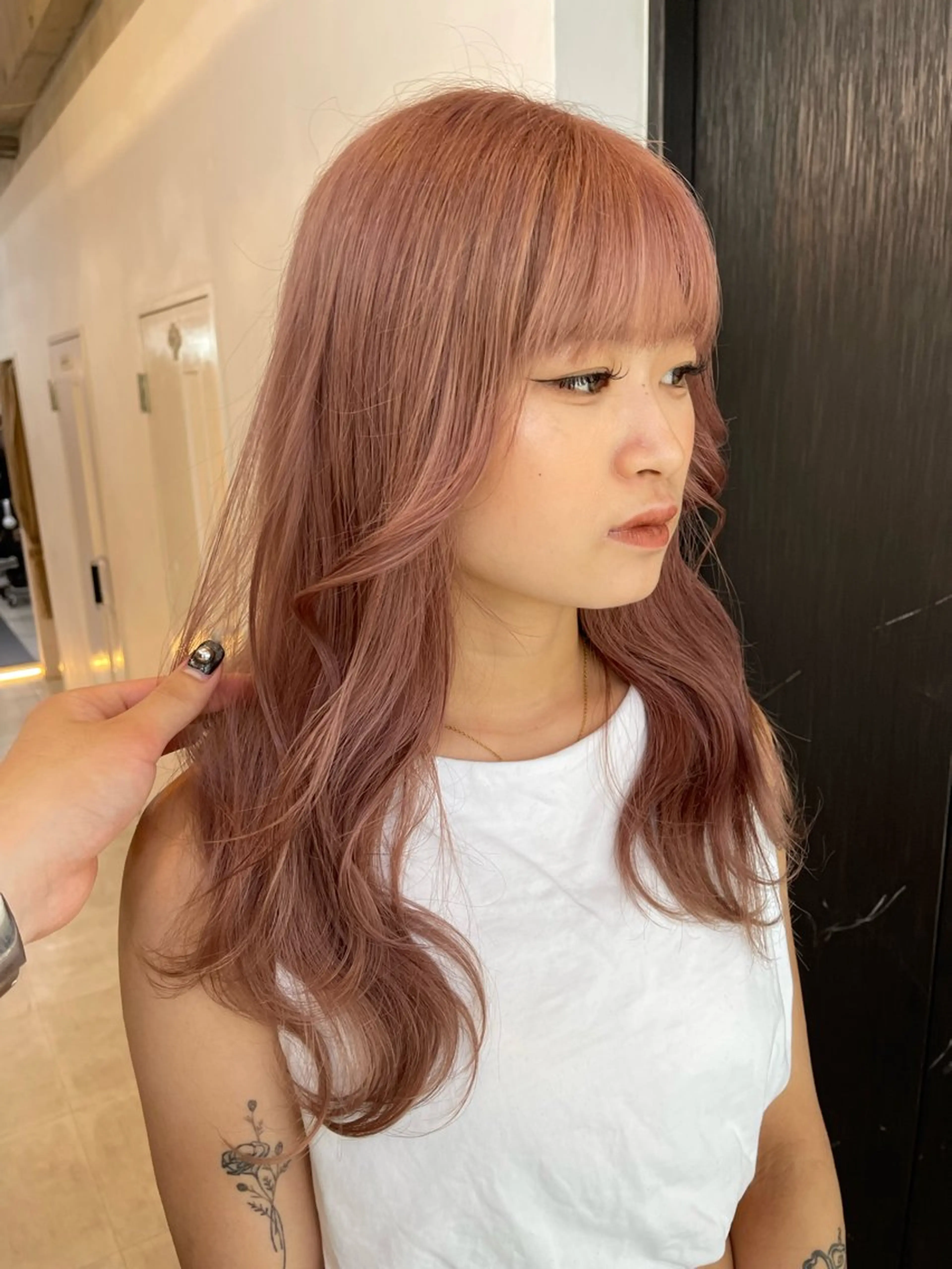 ロング カラー ベージュカラー ブリーチ ケアブリーチ デザインカラー ダブルカラー ヘアカラー トリートメント TATSUブリーチ/ ミルクティーベージュのヘアスタイル