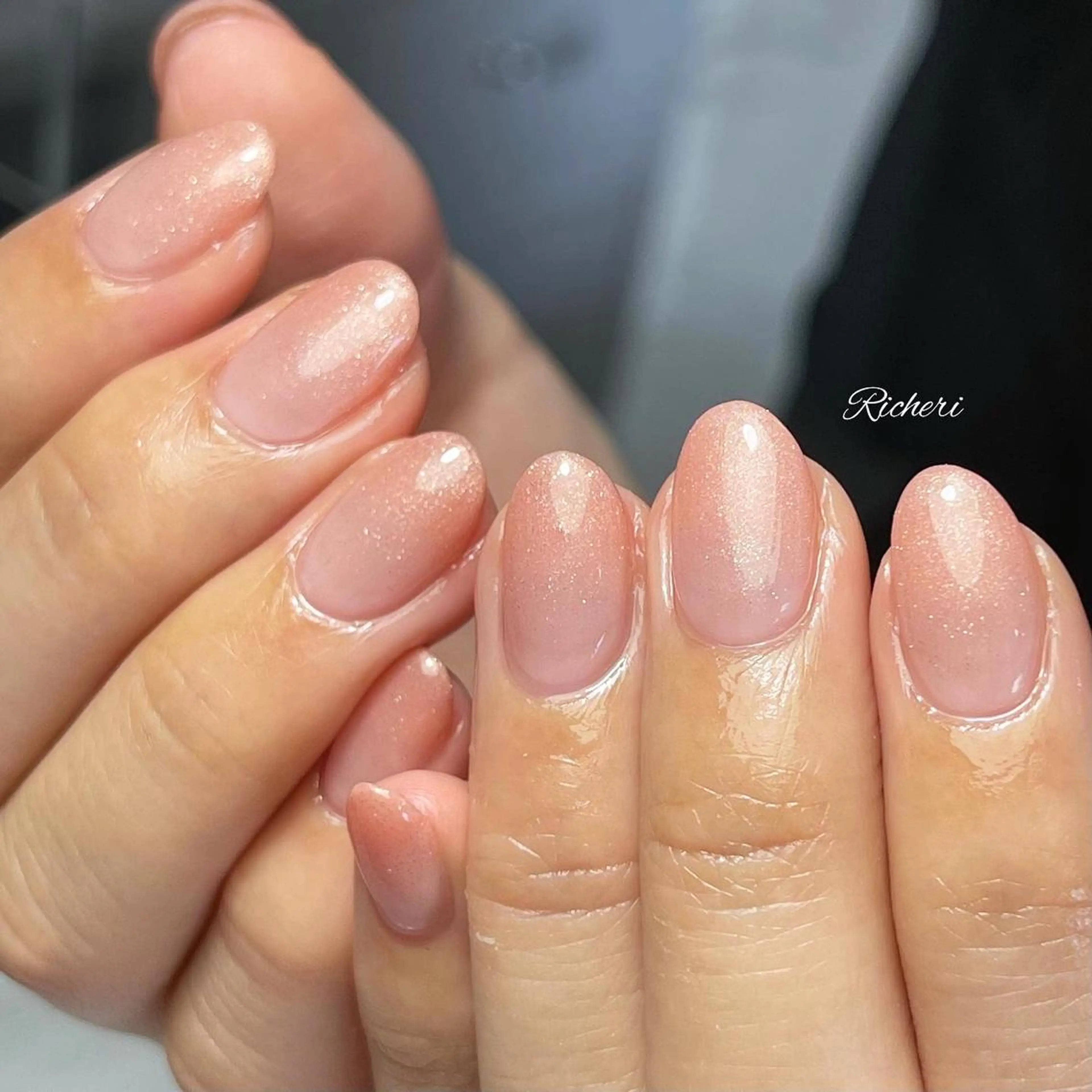 ミディアム ネイル 韓国風ヘア アートネイル フレンチネイル ジェルネイル キラキラネイル richeri beautyのエステ・リラクイメージ