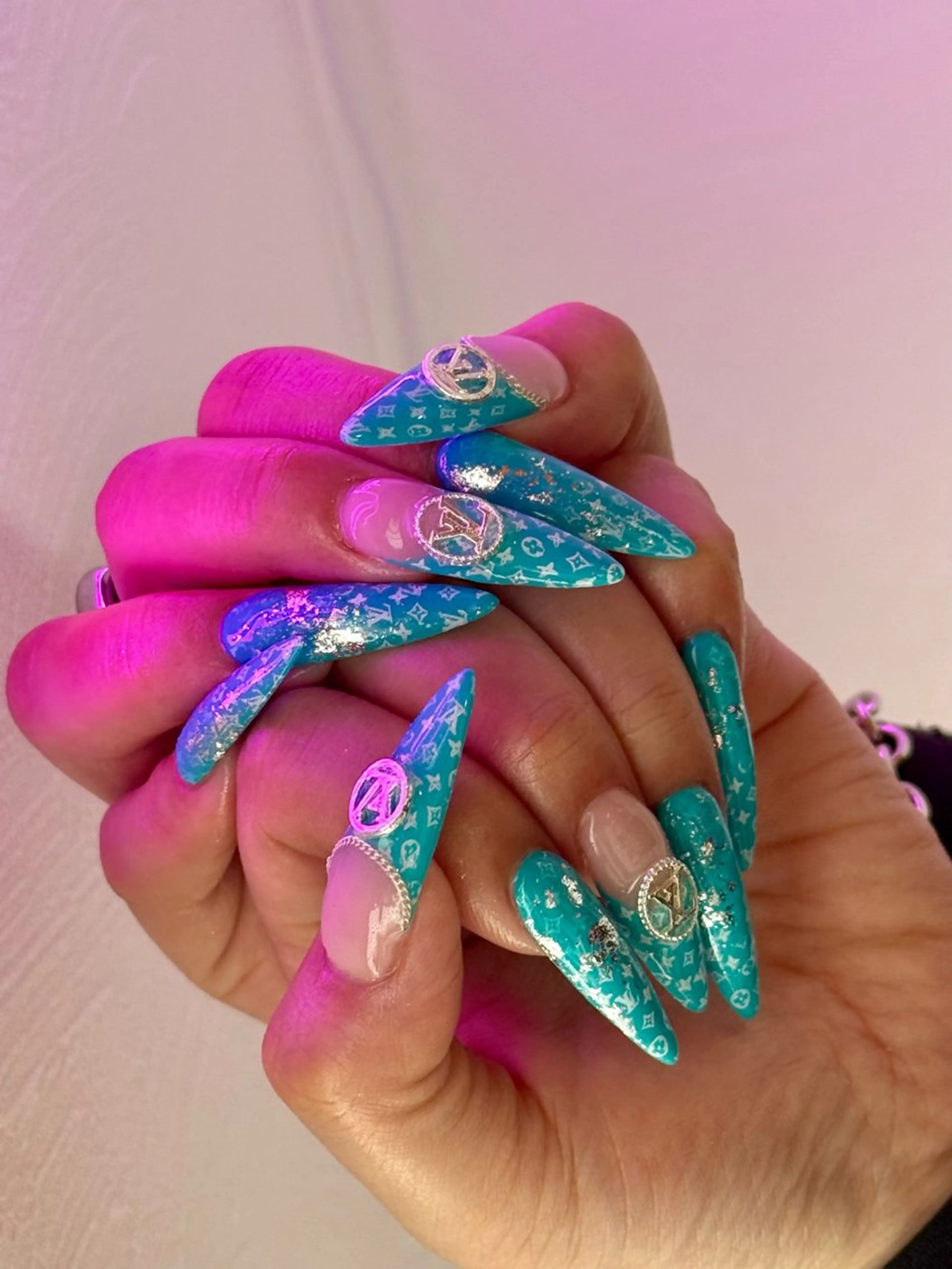 ロング ハンドネイル クッキー ネイルズのネイルデザイン