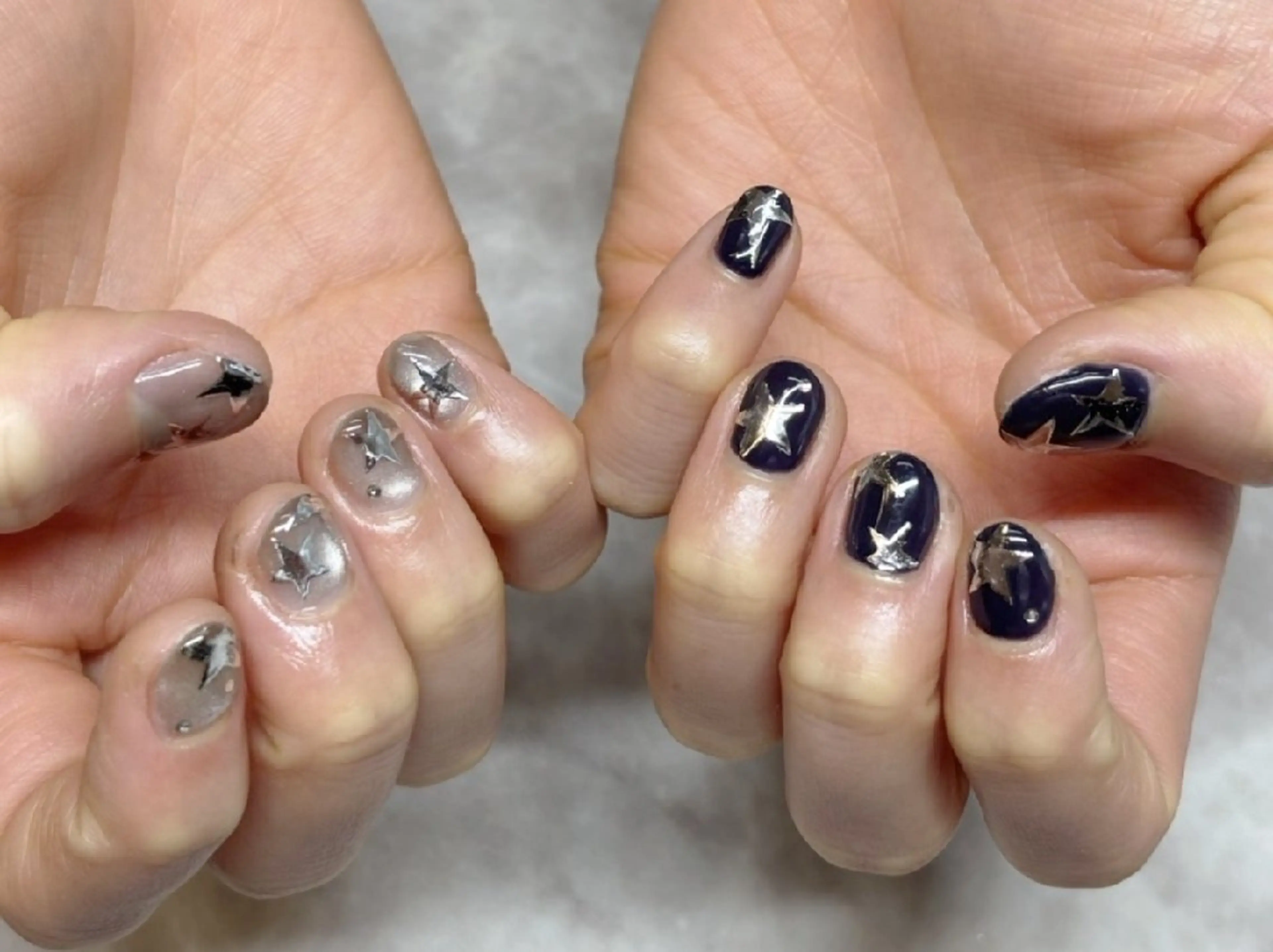ネイル ジェルネイル マグネットネイル 持ち込み ネイビー オフィスネイル ハンドネイル Shanti🩵 NARITAのネイルデザイン