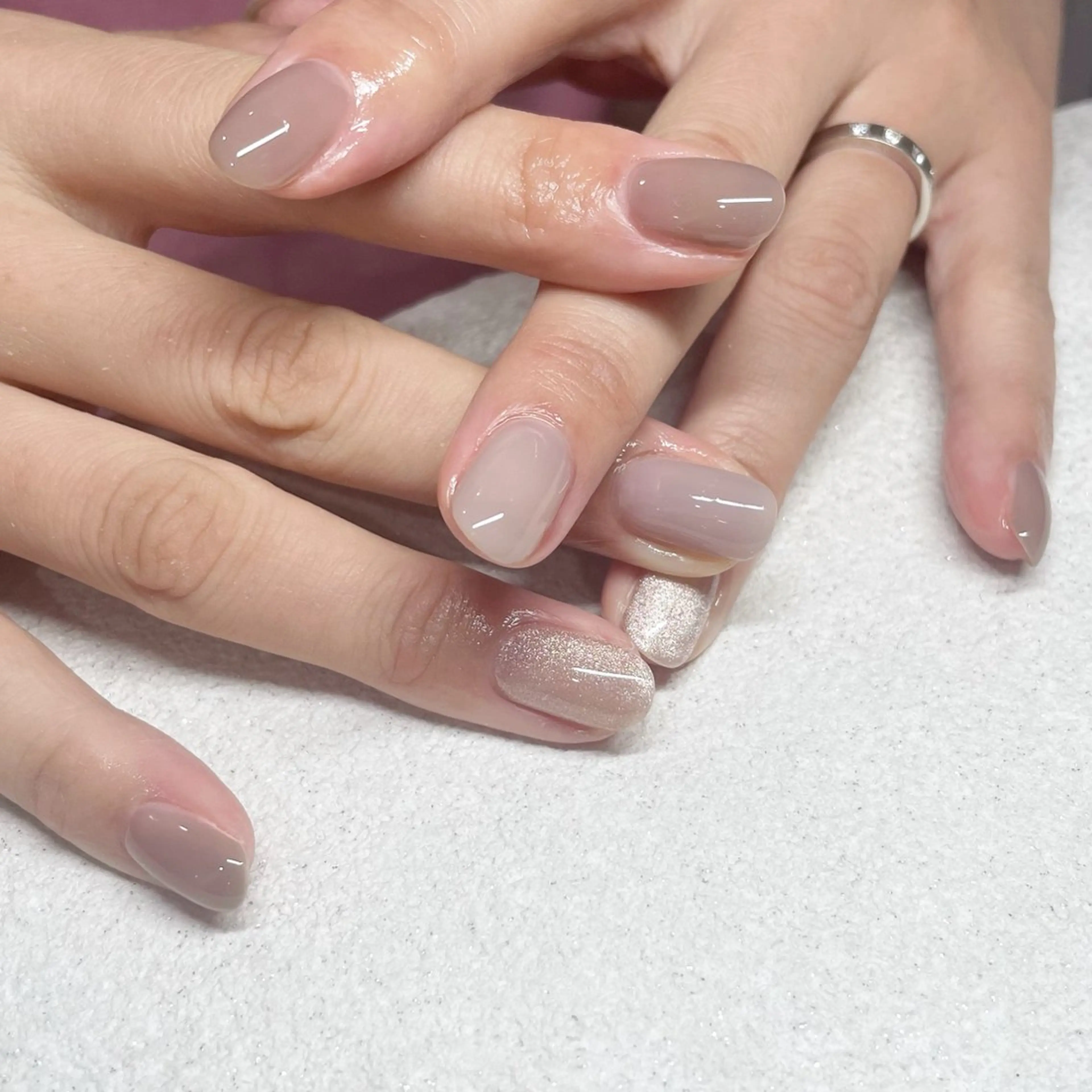 ネイル キラキラネイル マグネットネイル ワンカラーネイル パラジェルサロン 大人女性が通うサロンのネイルデザイン