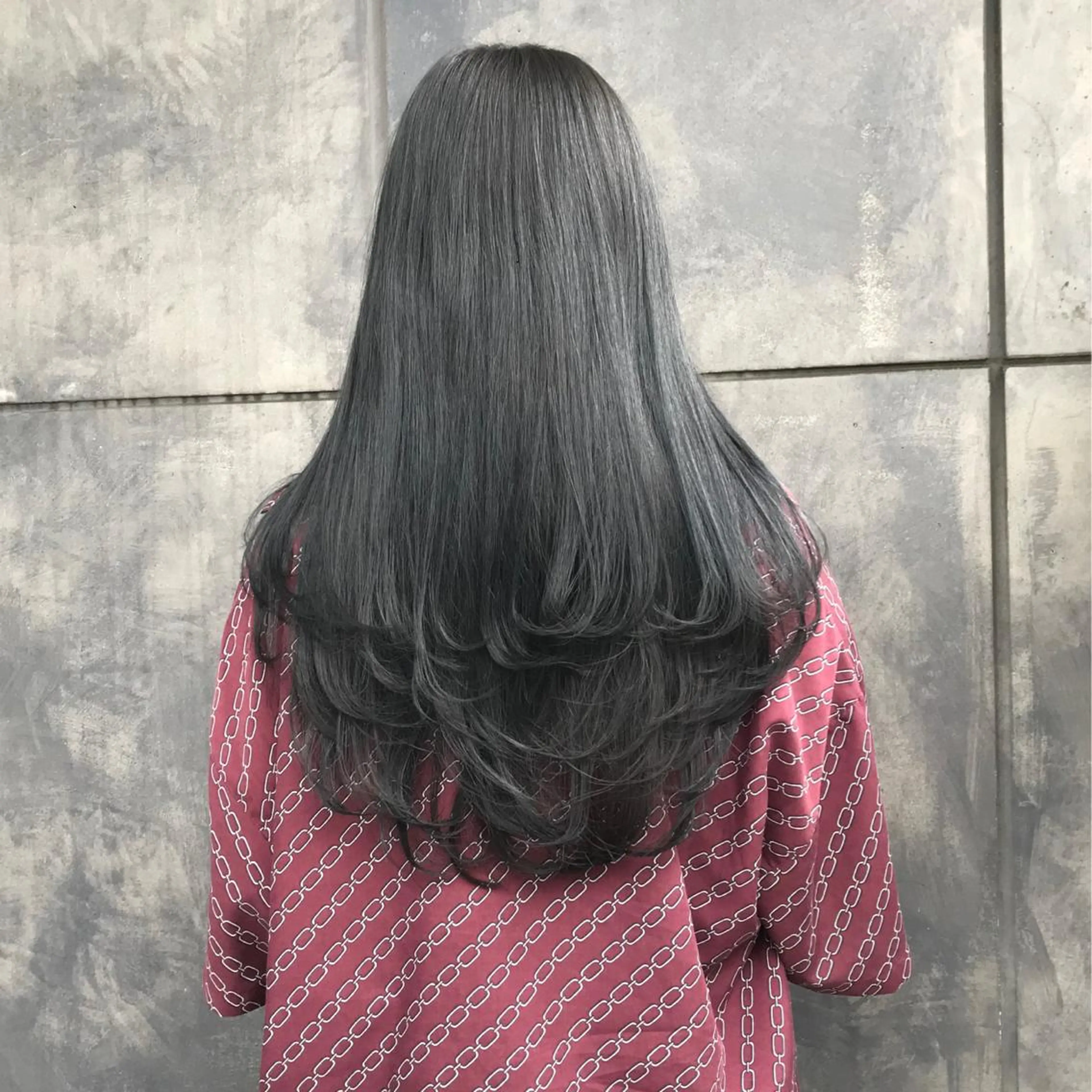 ロング カラー 黒髪 ブルーカラー ブルーブラック ヨシンモリ ムルギョル巻き K-POP好き美容師 🇰🇷Kai.Yのヘアスタイル