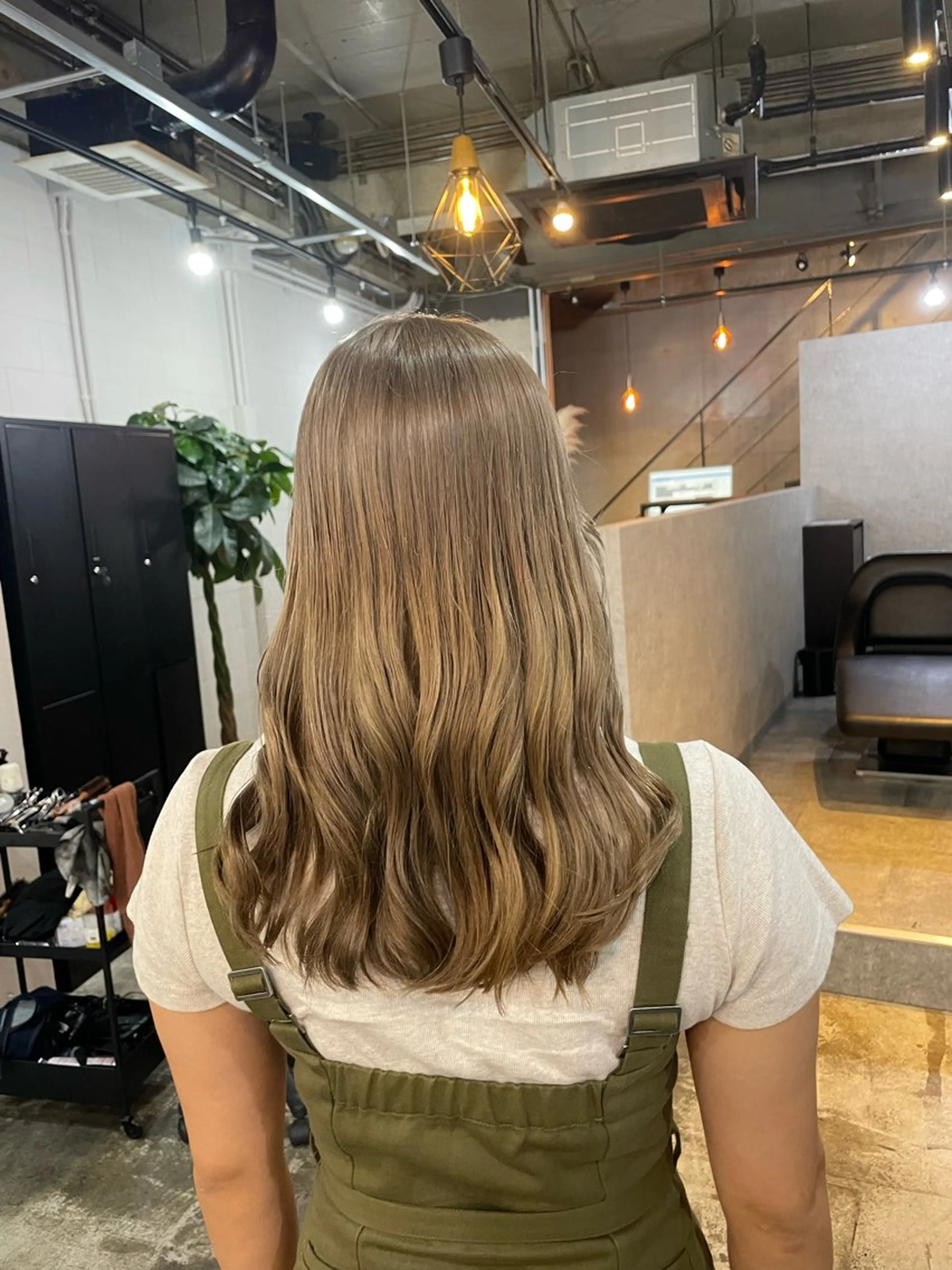 セミロング Hiroto/ インナーカラー/神戸のヘアスタイル