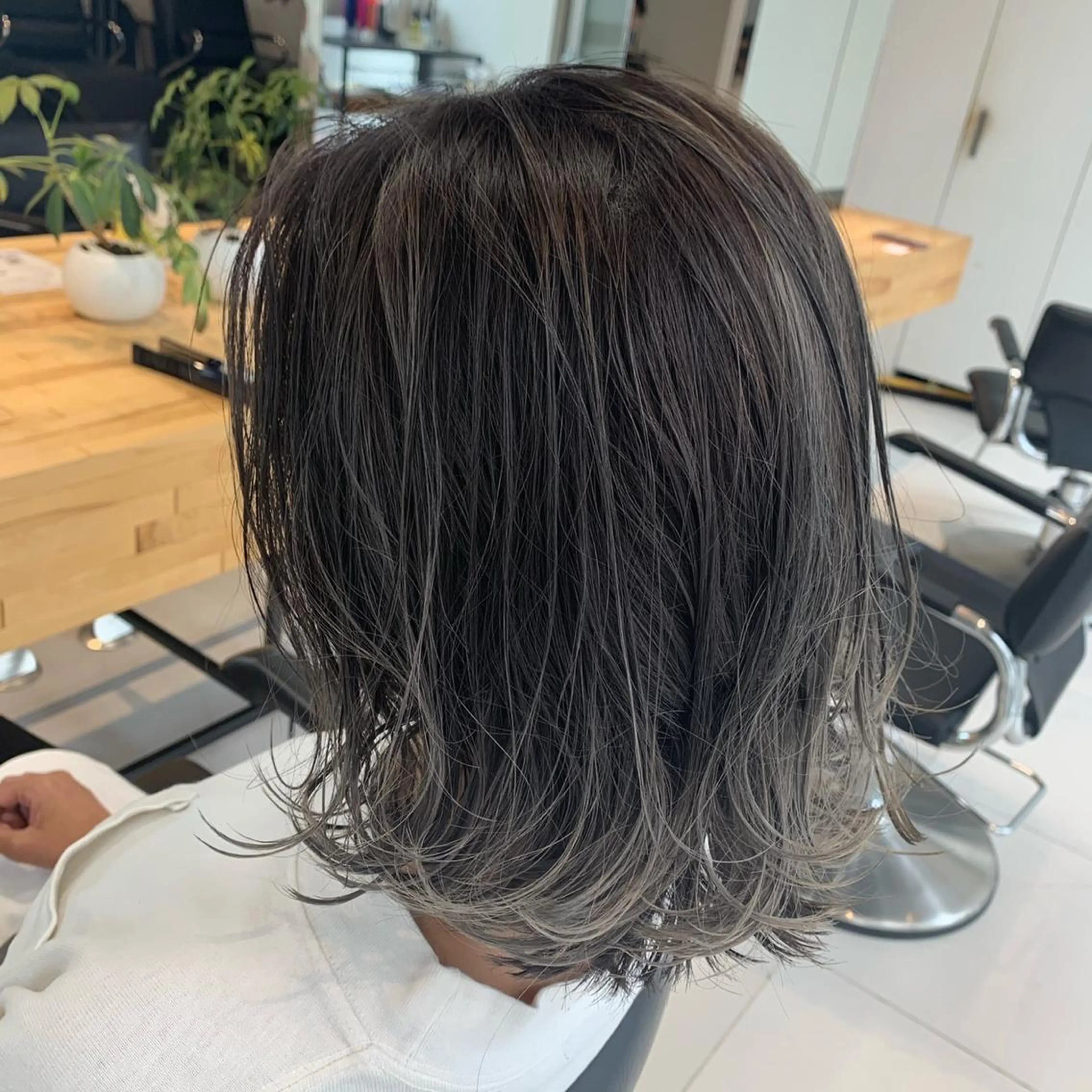 ミディアム カラー ショートボブ アッシュ ベージュカラー ブリーチ ケアブリーチ コバヤシ リョウのヘアスタイル