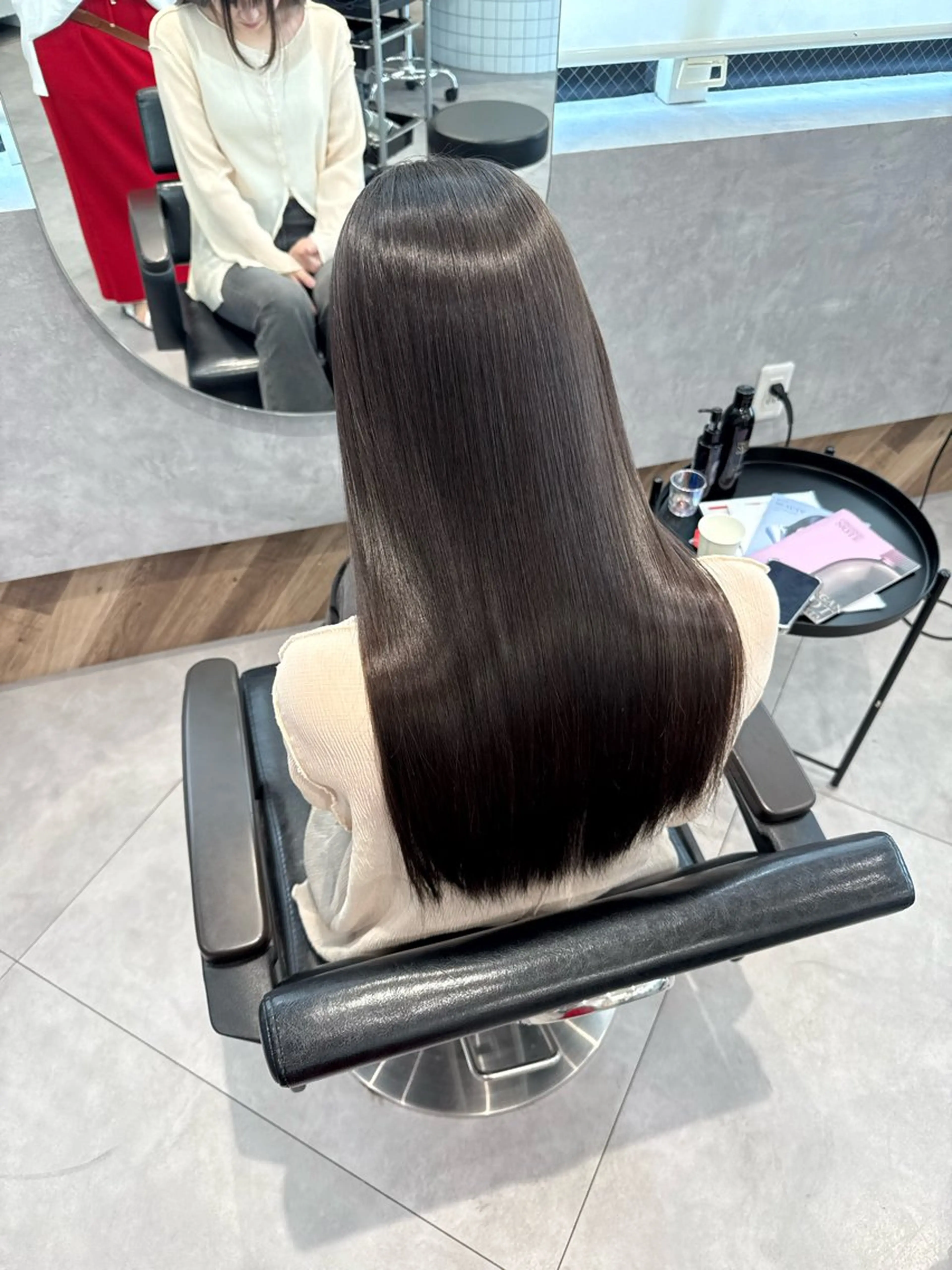 セミロング カット 縮毛矯正 柴田樹/大人可愛い 艶髪カラー/髪質改善のヘアスタイル