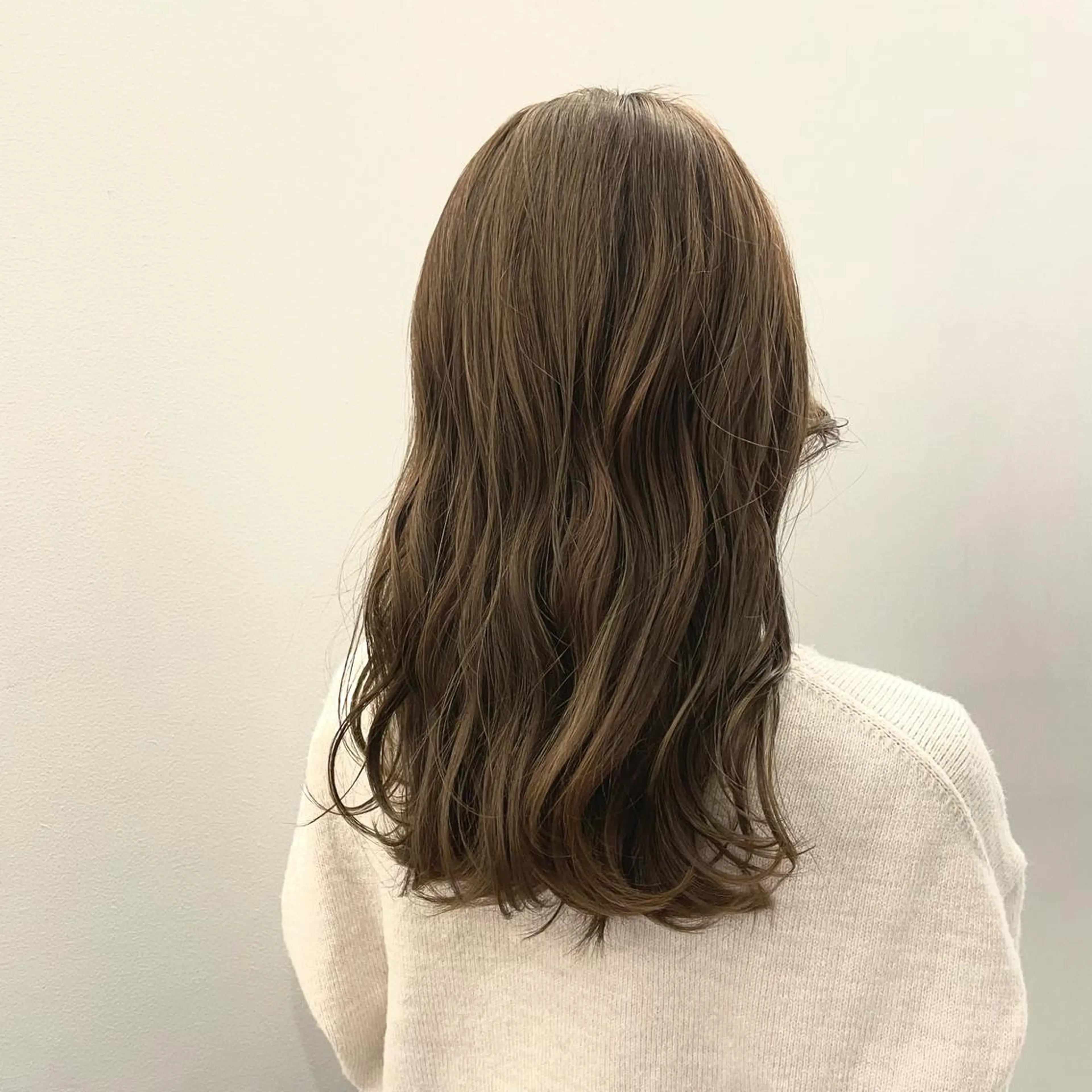 セミロング カラー 髪質改善✨️透明感カ ラー✧*。山下さいみのヘアスタイル