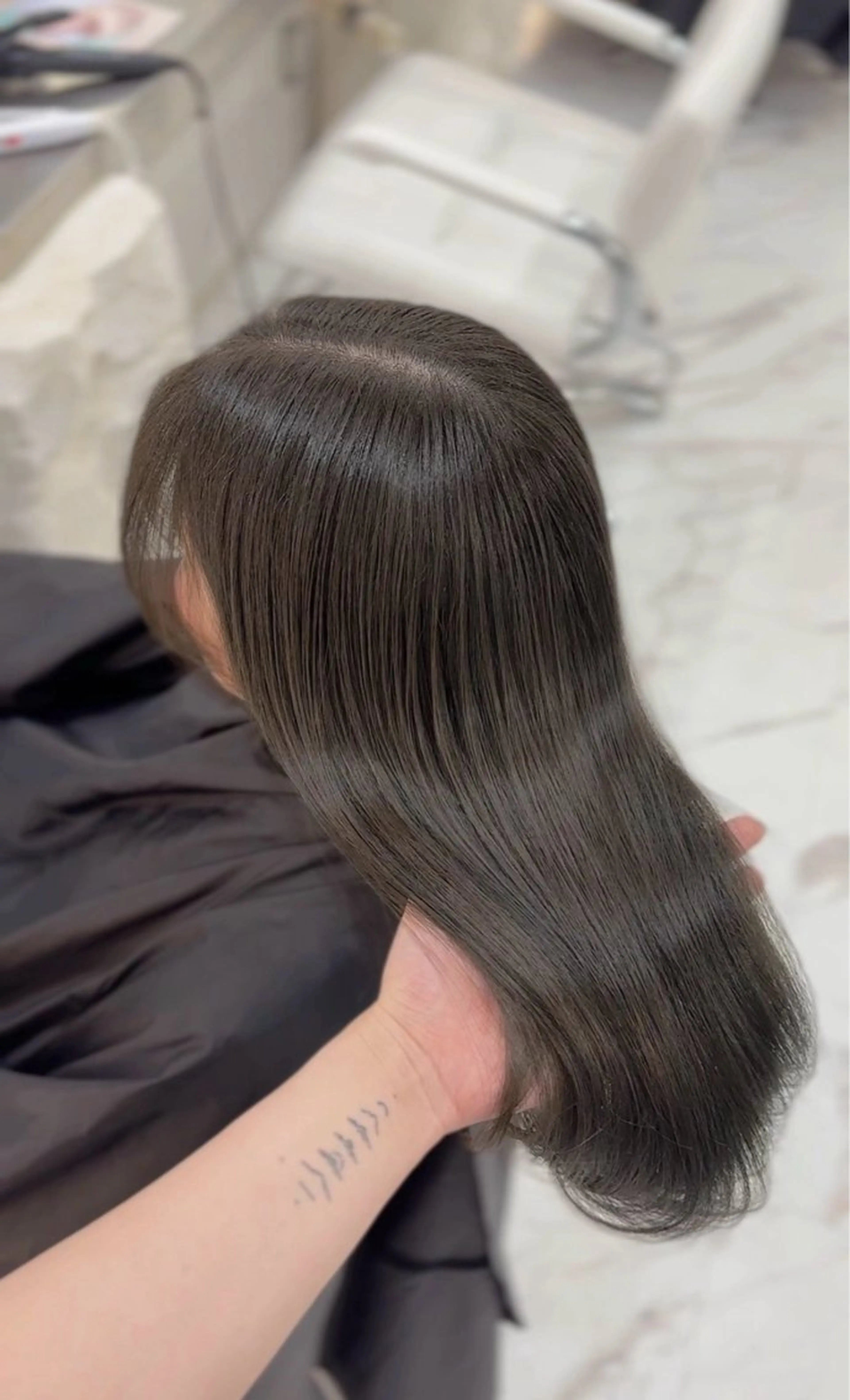 ミディアム カラー パーマ ベージュカラー ブリーチ 透明感カラー ダブルカラー グレージュ カット ヘアカラー トリートメント TOMO/ブリーチ 無しオリーブのヘアスタイル