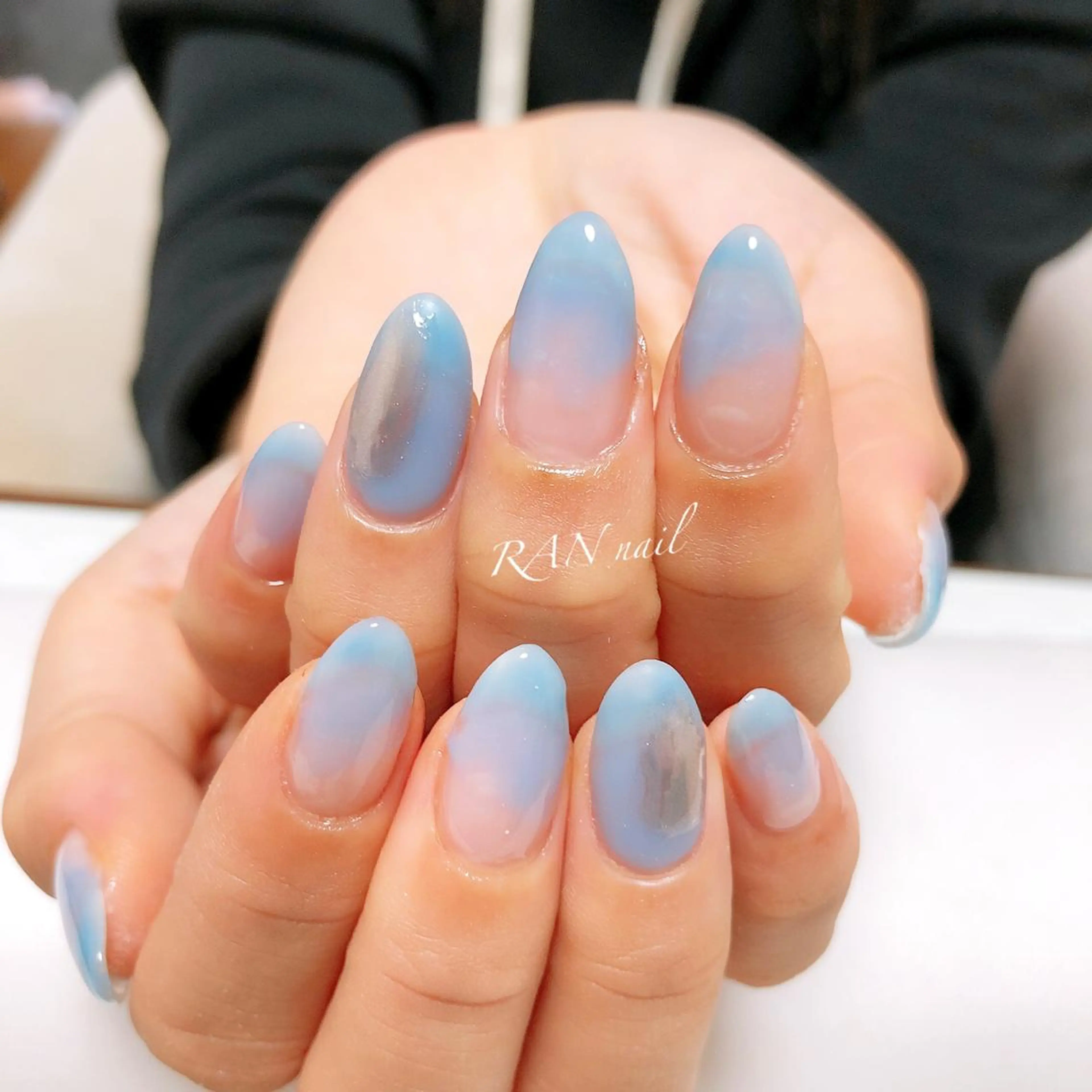 ネイル オーロラネイル ブルー グラデーション ラメ(グリッター) マットネイル RAN nailのネイルデザイン
