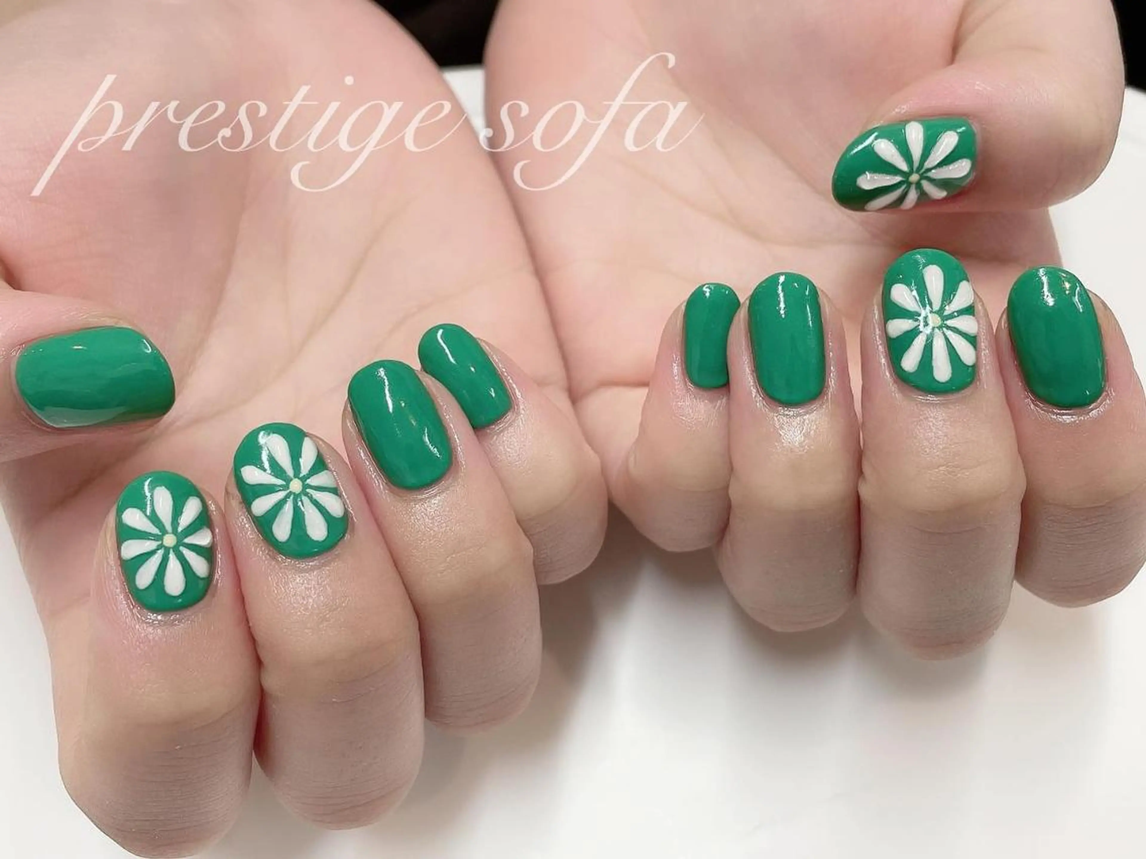 ネイル マツエク・マツパ ボリュームラッシュ ジェルネイル ニュアンスネイル パラジェル ぷっくりネイル 髙橋 敦子のネイルデザイン