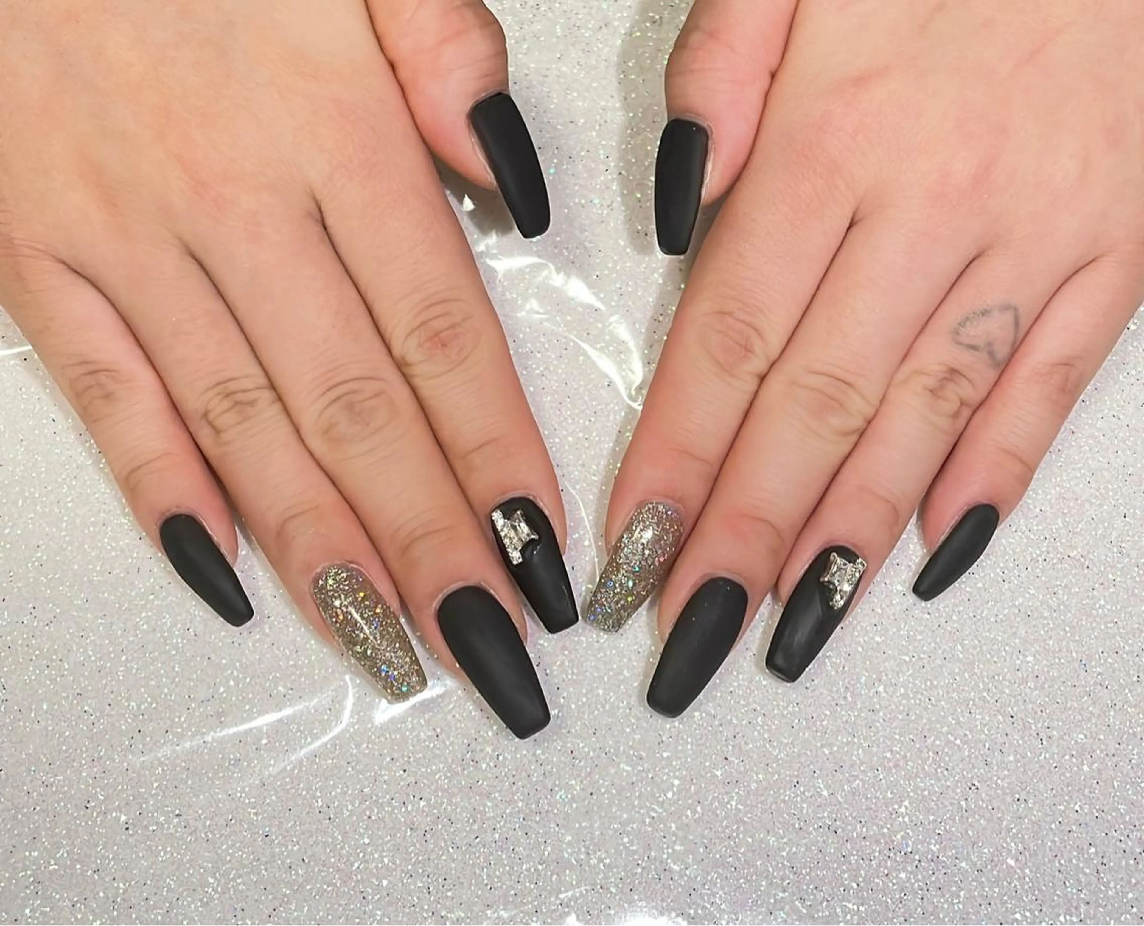 ネイル ハンドネイル VIERU 🌈🎀💖のネイルデザイン