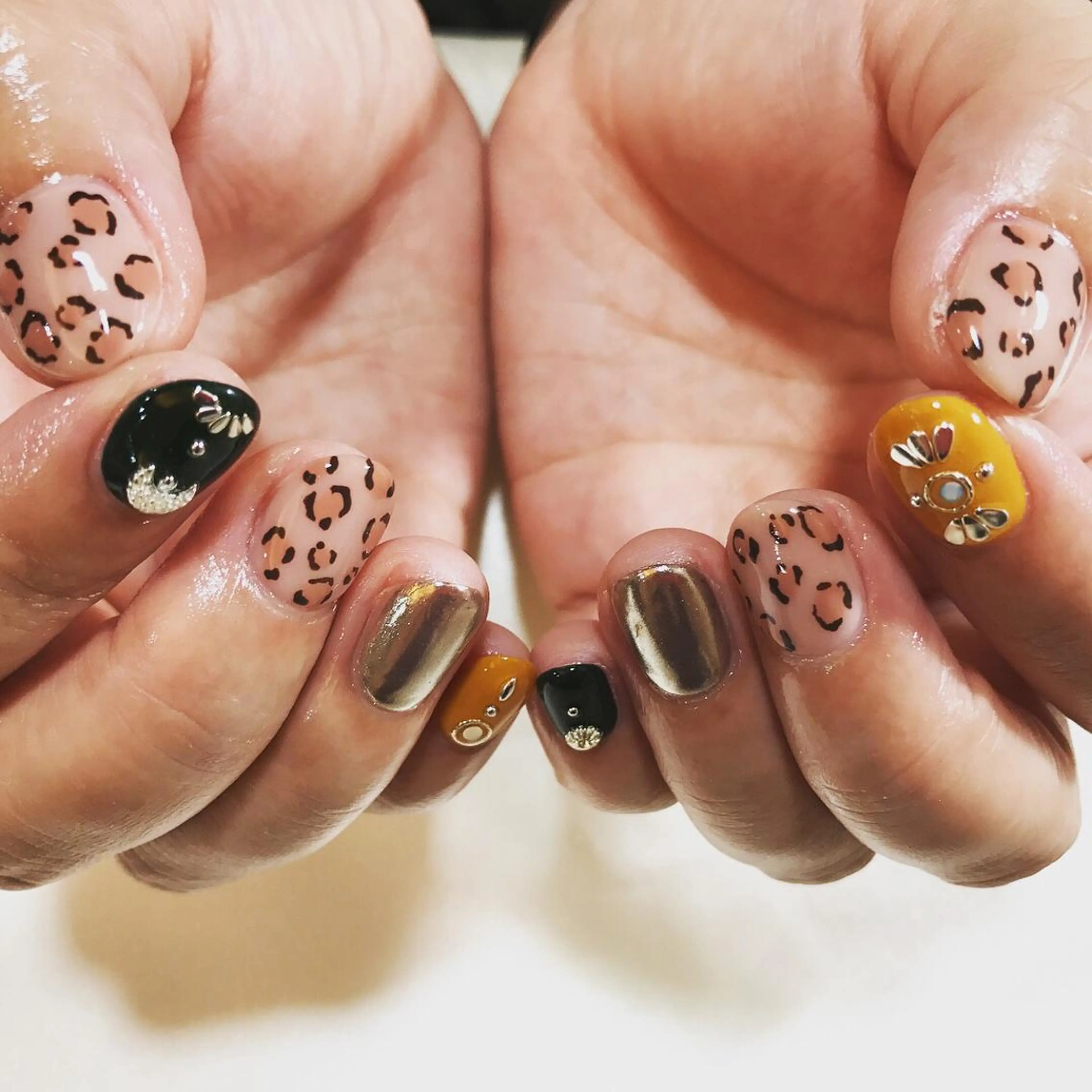 ネイル アニマル柄 ミラーネイル nailartist lisaのネイルデザイン