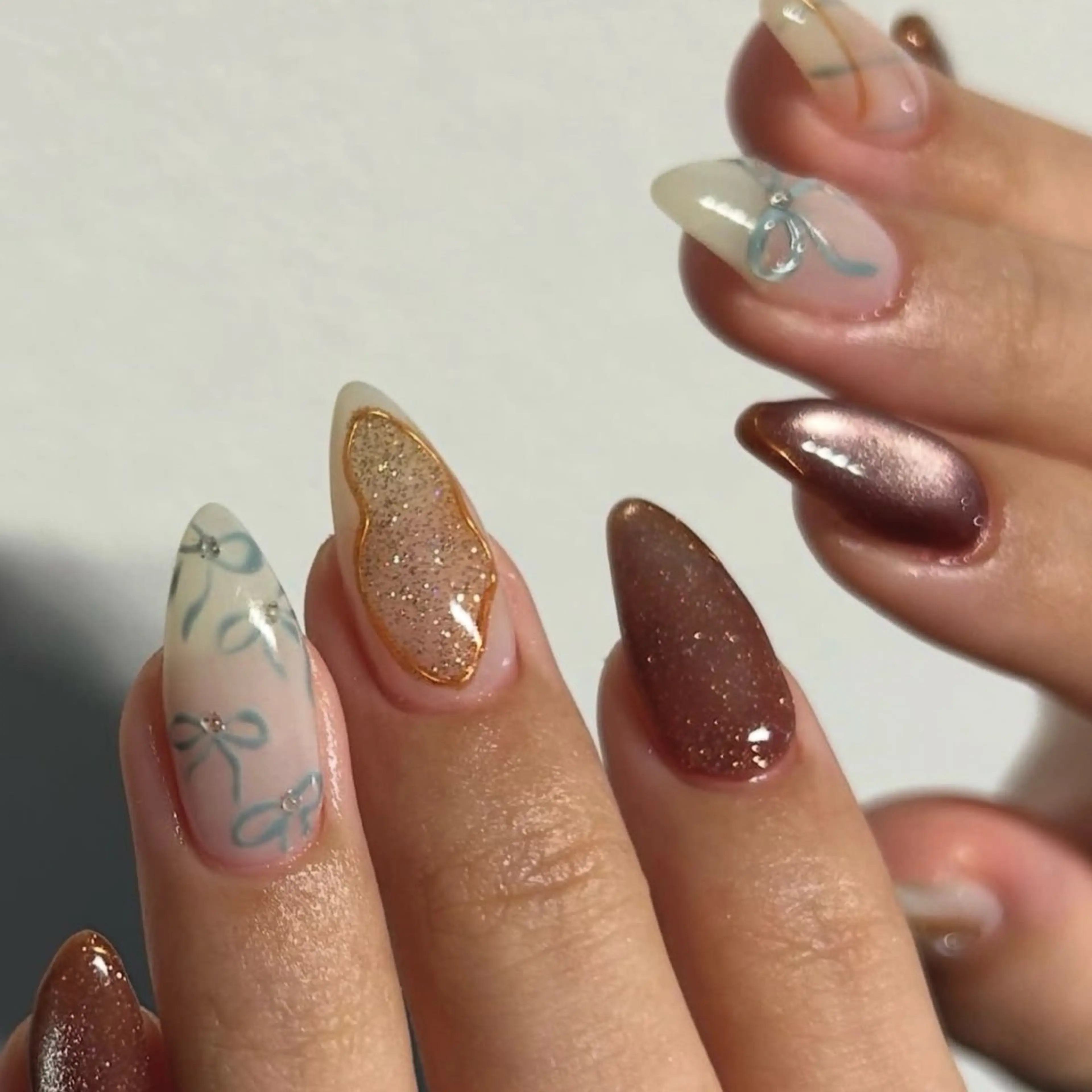 ネイル ボルドー カジュアル 成人式 フラッシュネイル ガーリー ハンドネイル ハンドケア lylynail YUUKAのネイルデザイン