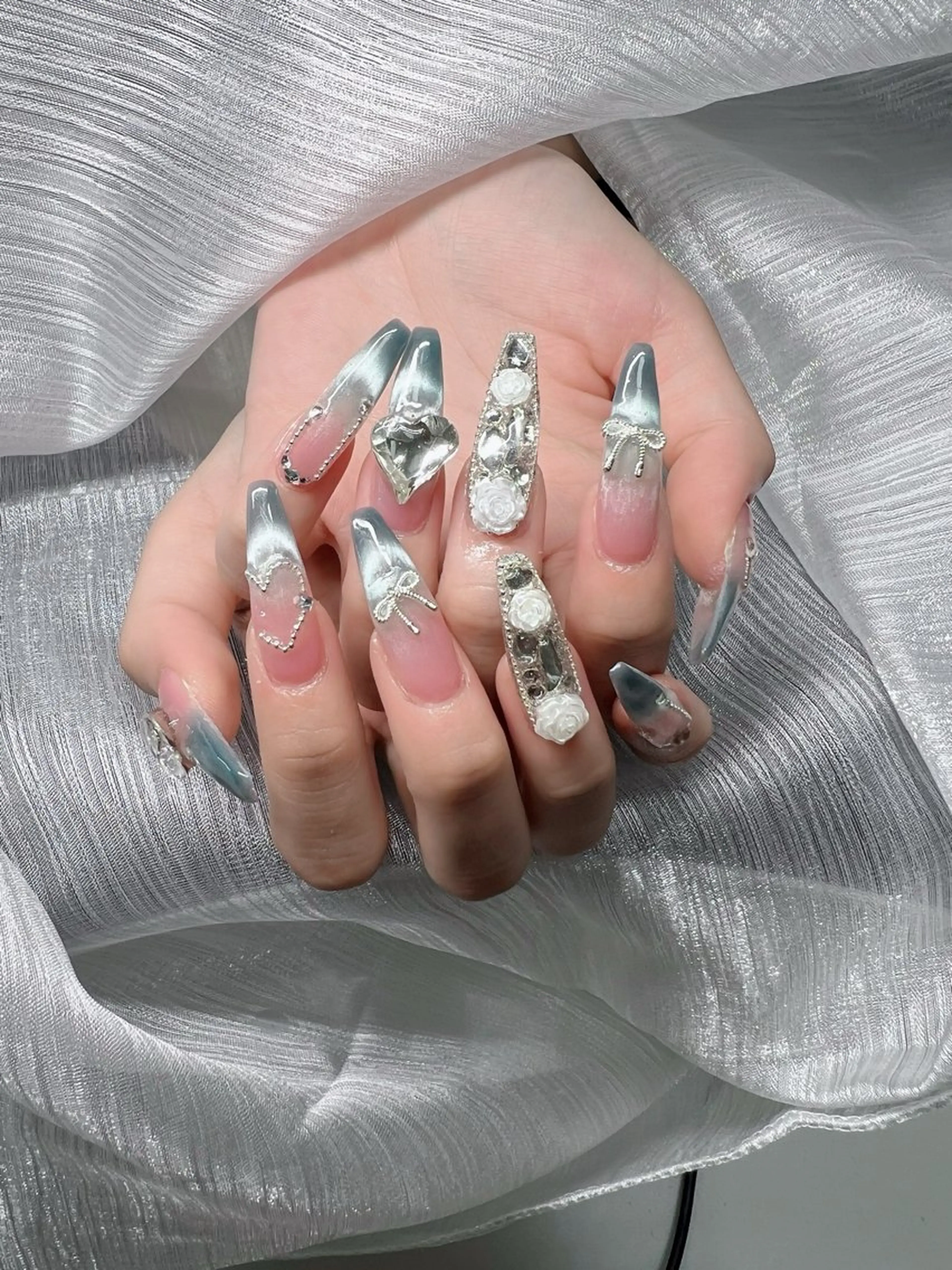 ネイル マグネットネイル ピンク ネイルチップ 冬ネイル Lee Nailsのネイルデザイン