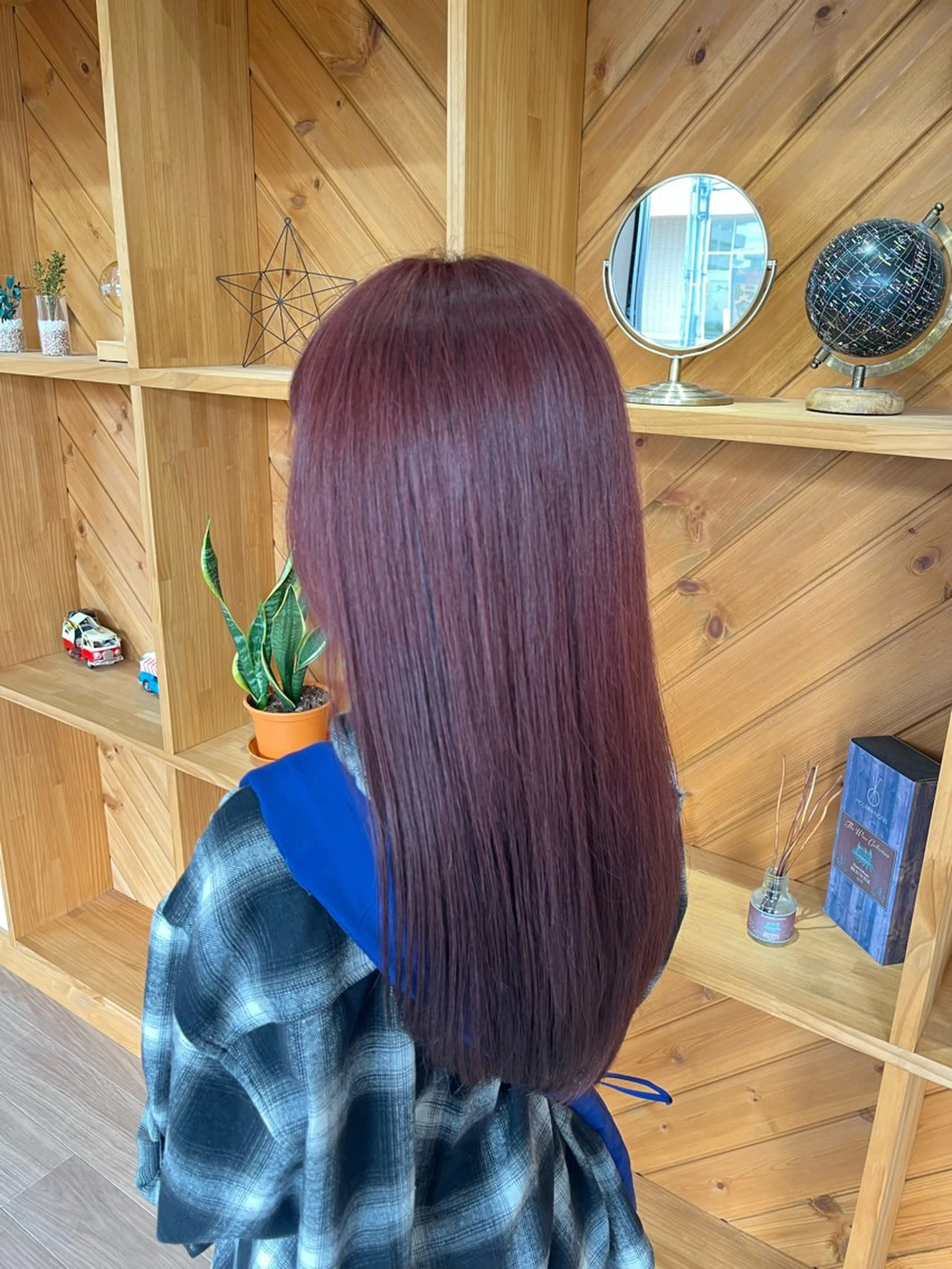カラー 岩田 樹美のヘアスタイル