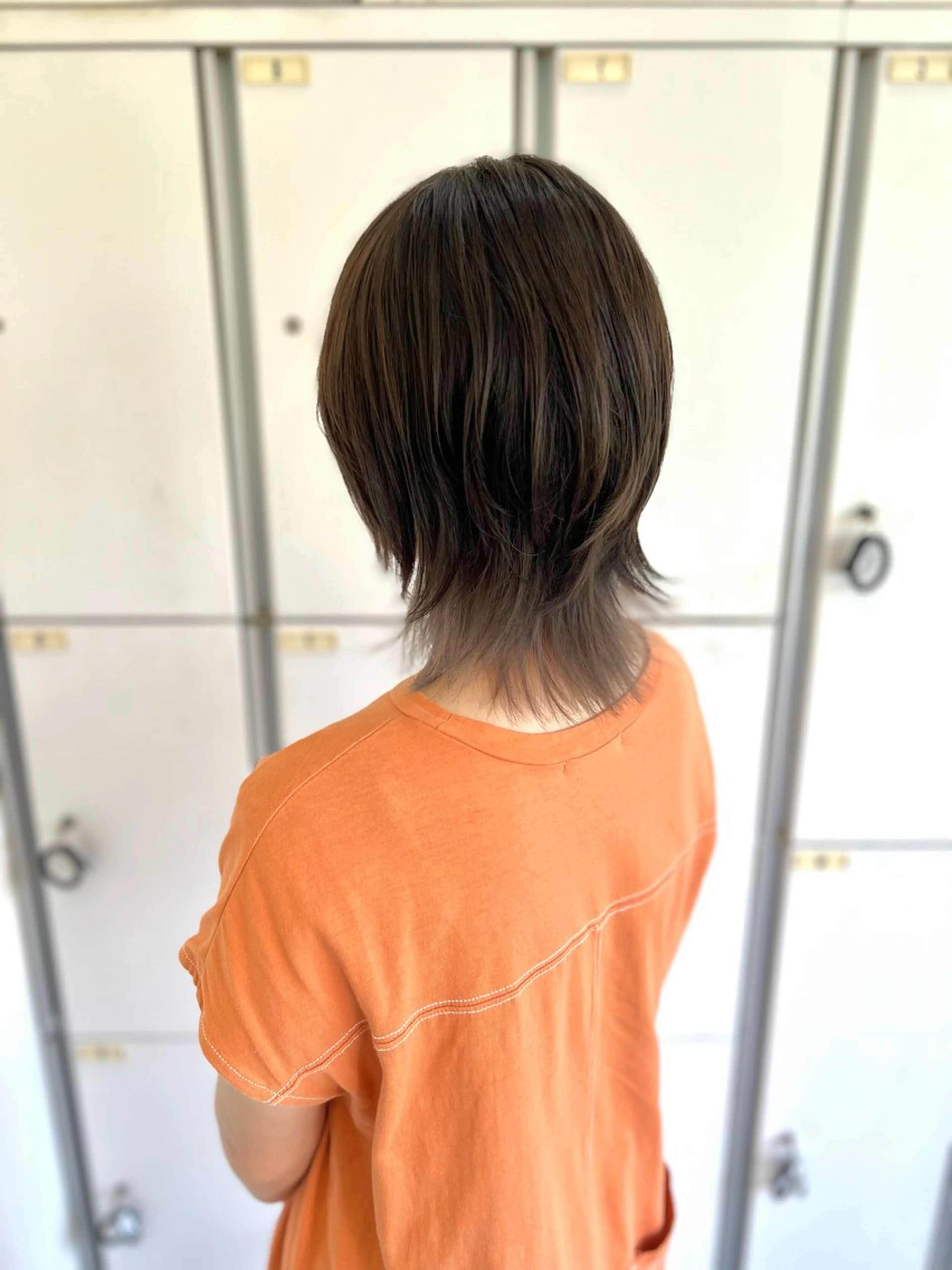 ミディアム カラー ブリーチ シルバー ヘアカラー インナー/2次元/ 推しカラー/しゅうとのヘアスタイル