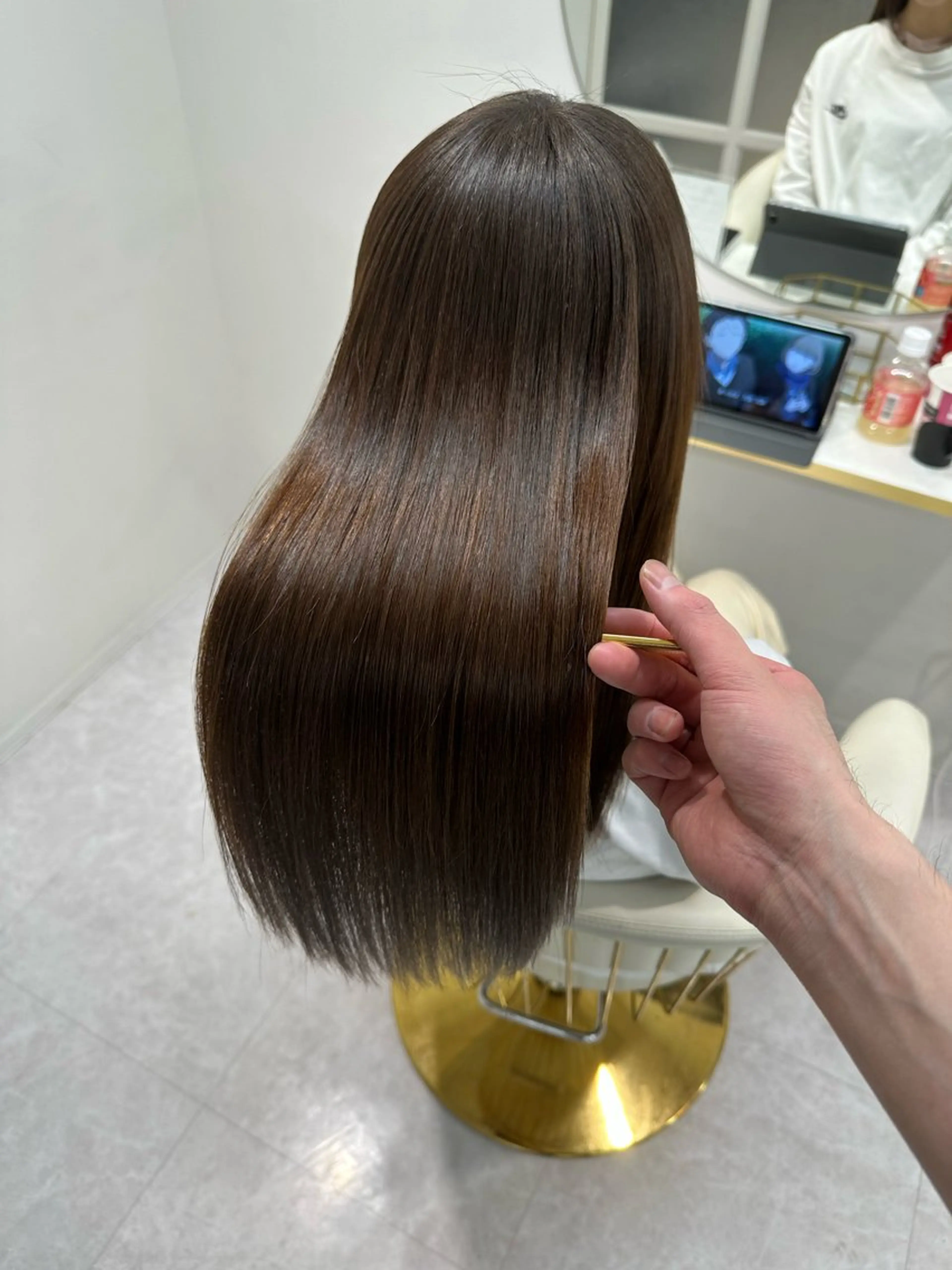セミロング 白髪ぼかし、髪質改善 富田隼仁のヘアスタイル