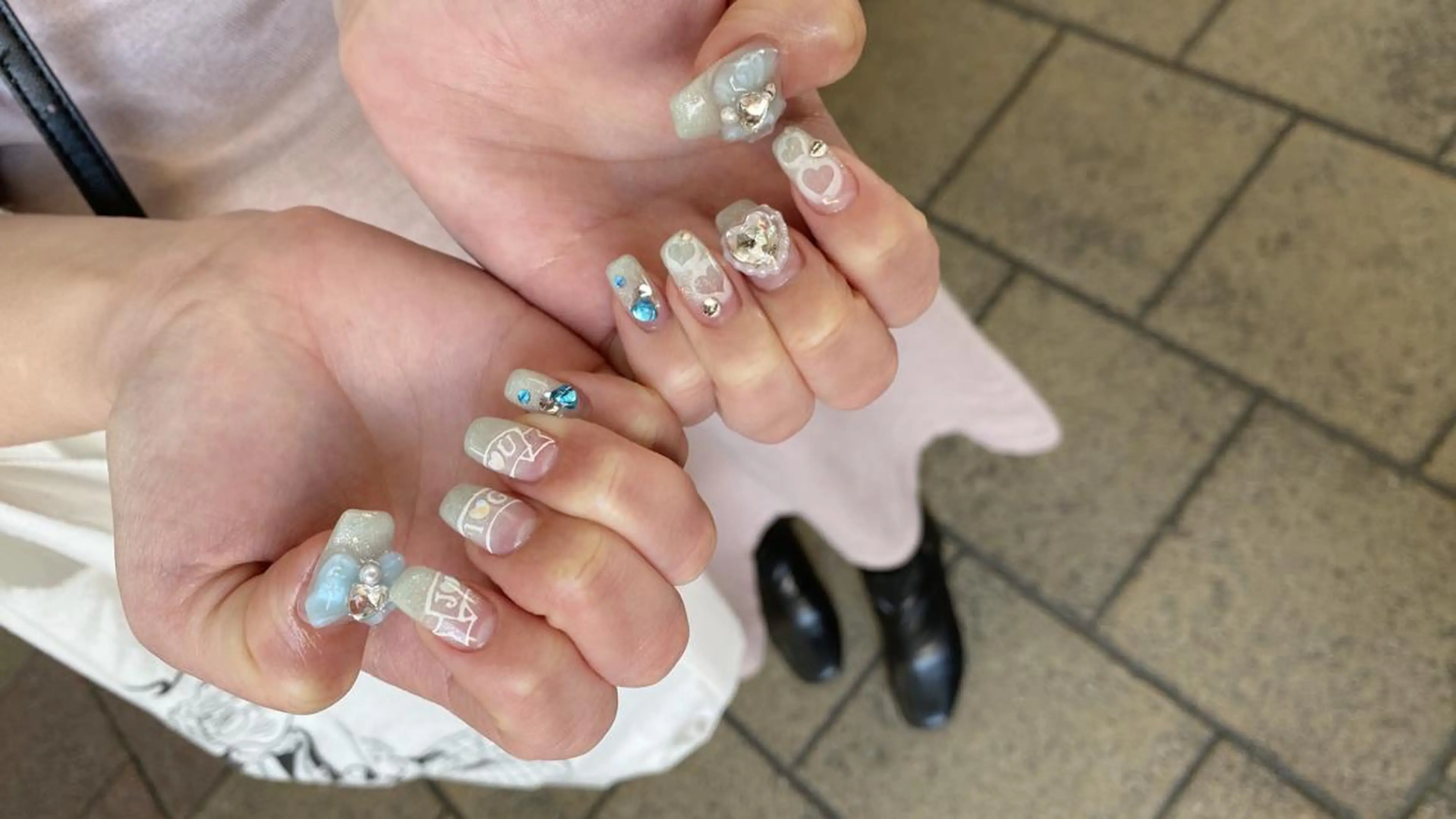 ネイル グラデーション ラメ(グリッター) ラメグラデーション 水色 リボン nailsalon ∞ ﾐｶﾅﾙ ∞のネイルデザイン
