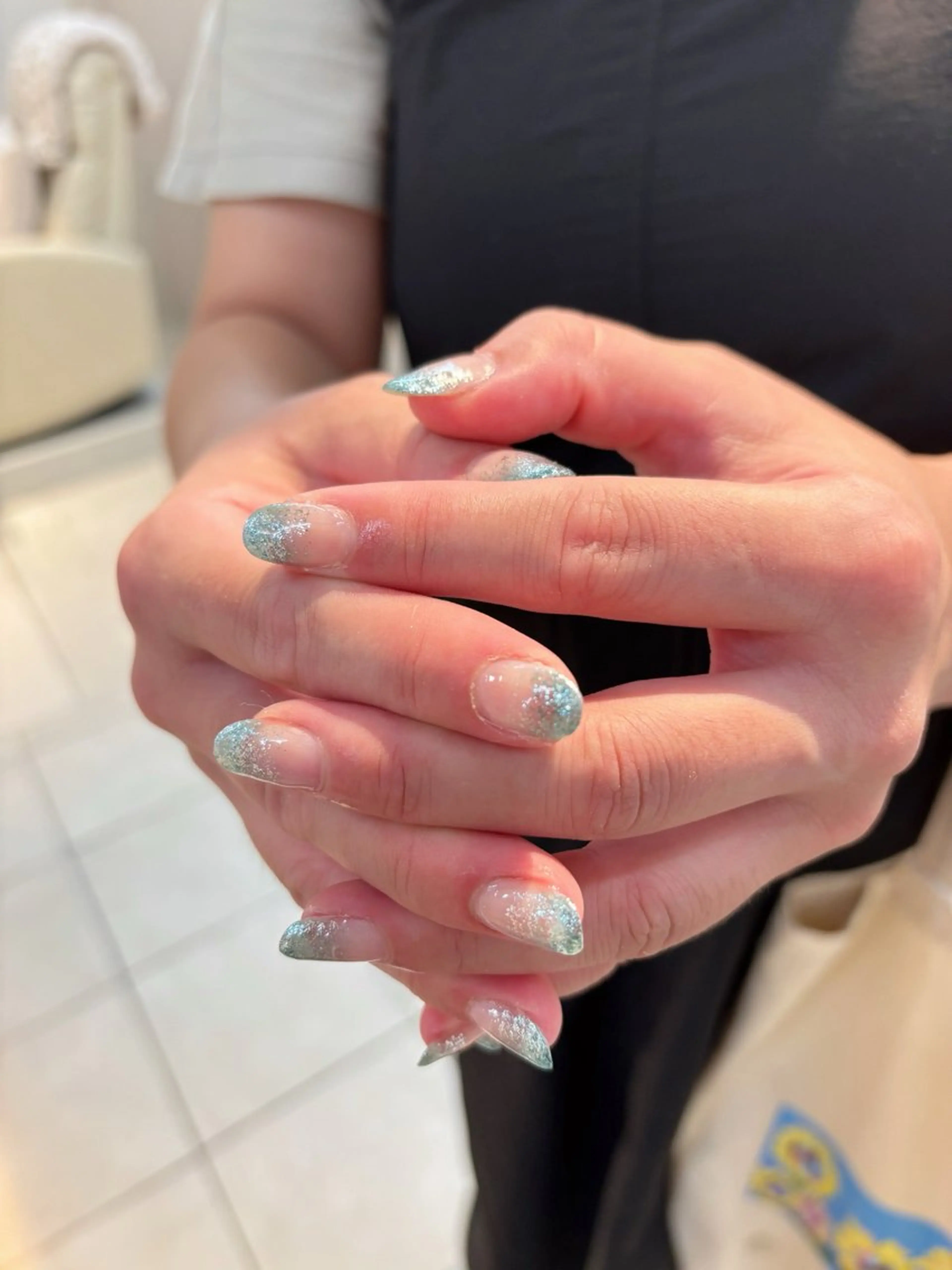 ネイル ブルー グラデーション ラメ(グリッター) saki.S DEE yabaのネイルデザイン