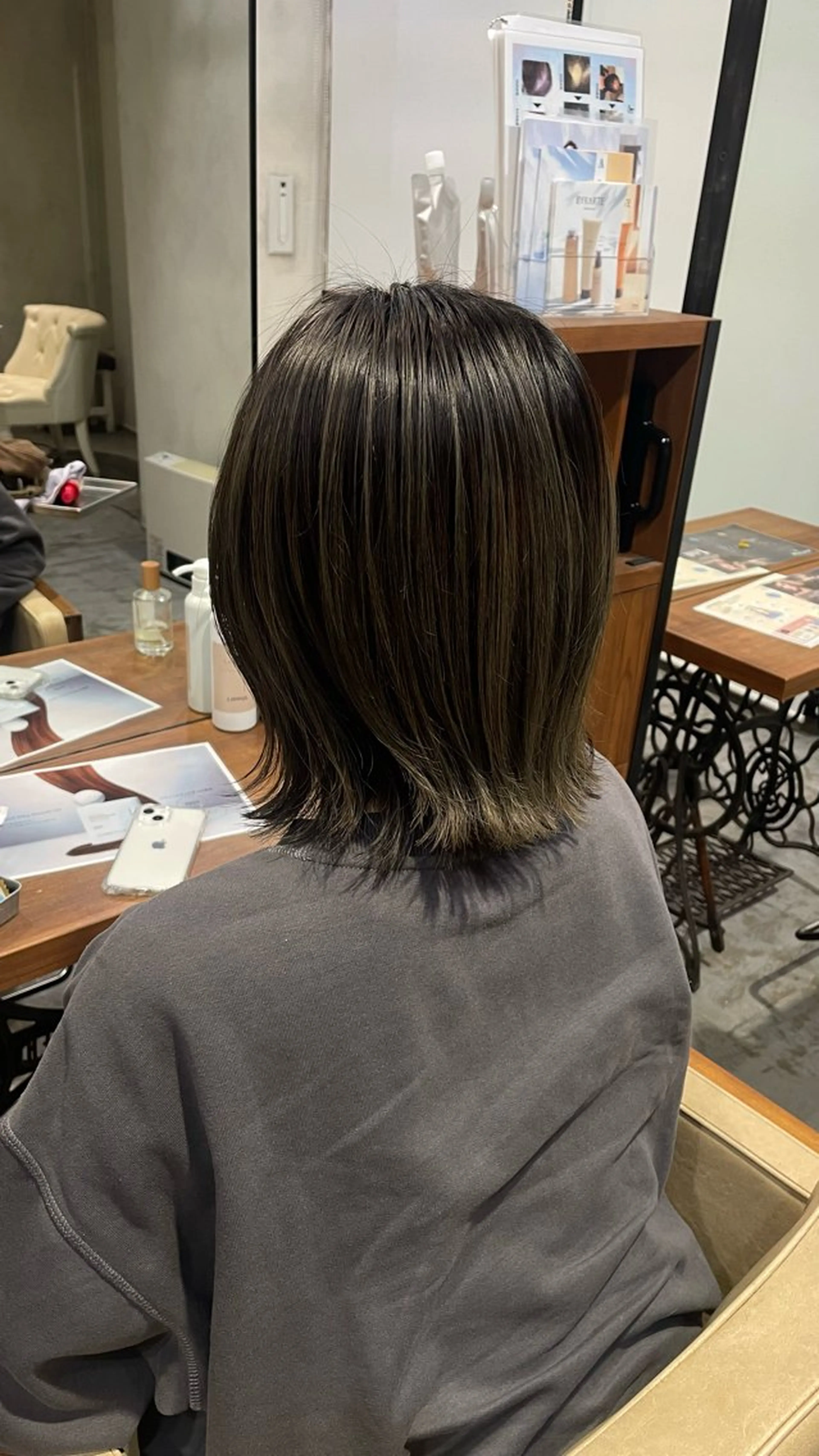 ミディアム カラー バレイヤージュ ブリーチ レイヤーカット { door } Kawasakiのヘアスタイル