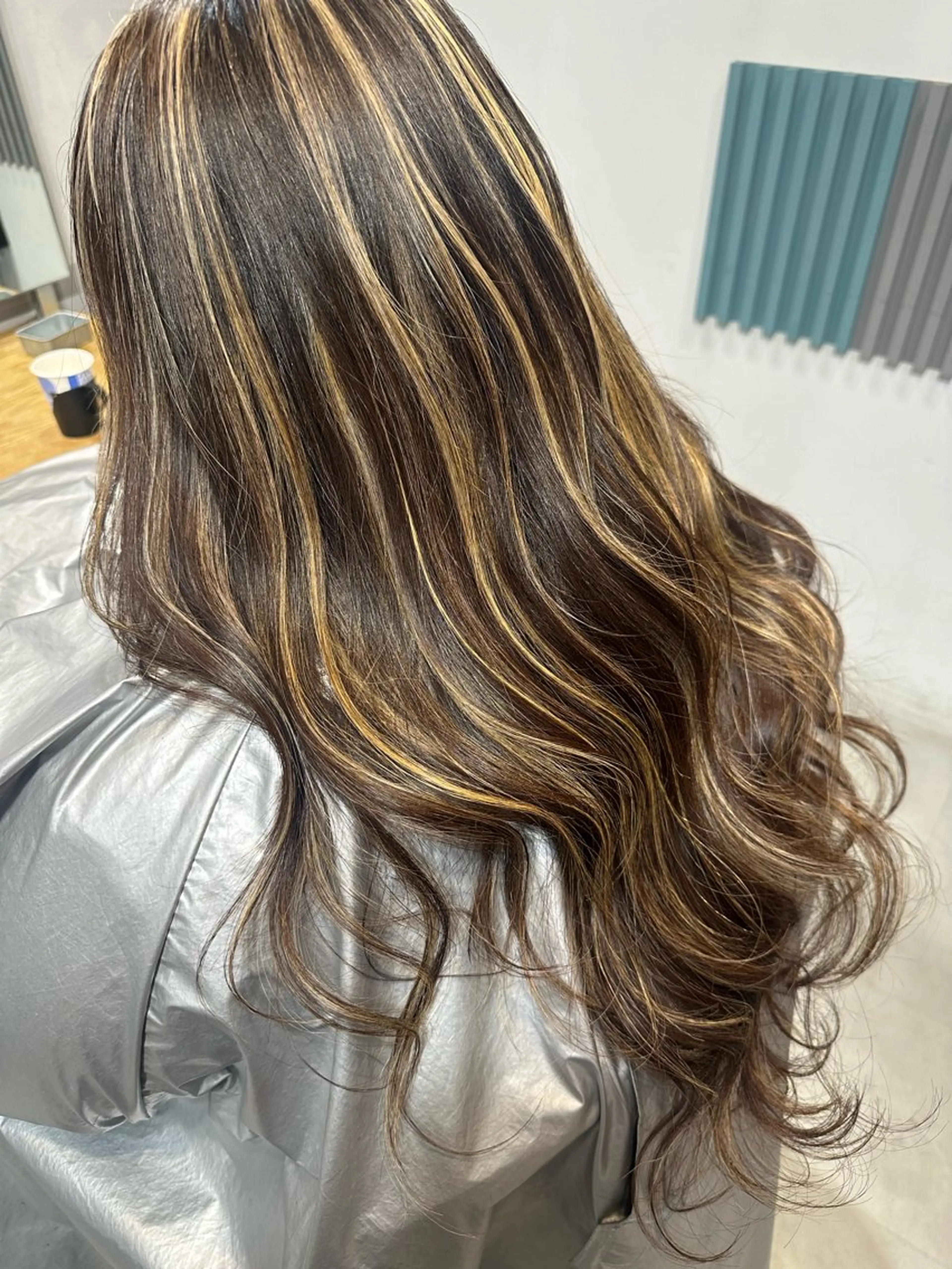 セミロング カラー ヘアカラー トリートメント 💖ハイライト/ハイ トーン💖MIKIのヘアスタイル