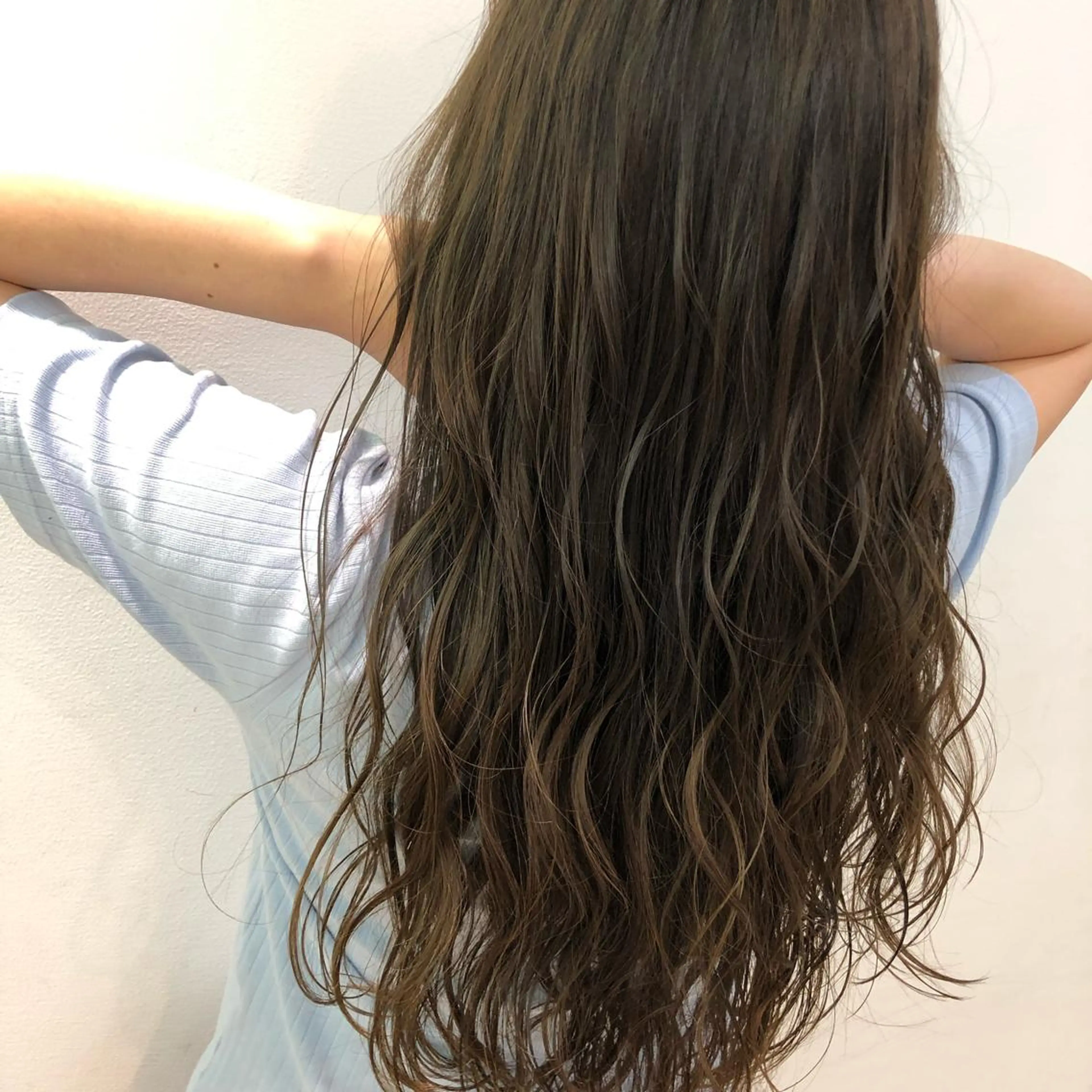 ロング カラー 渡邊 唯のヘアスタイル