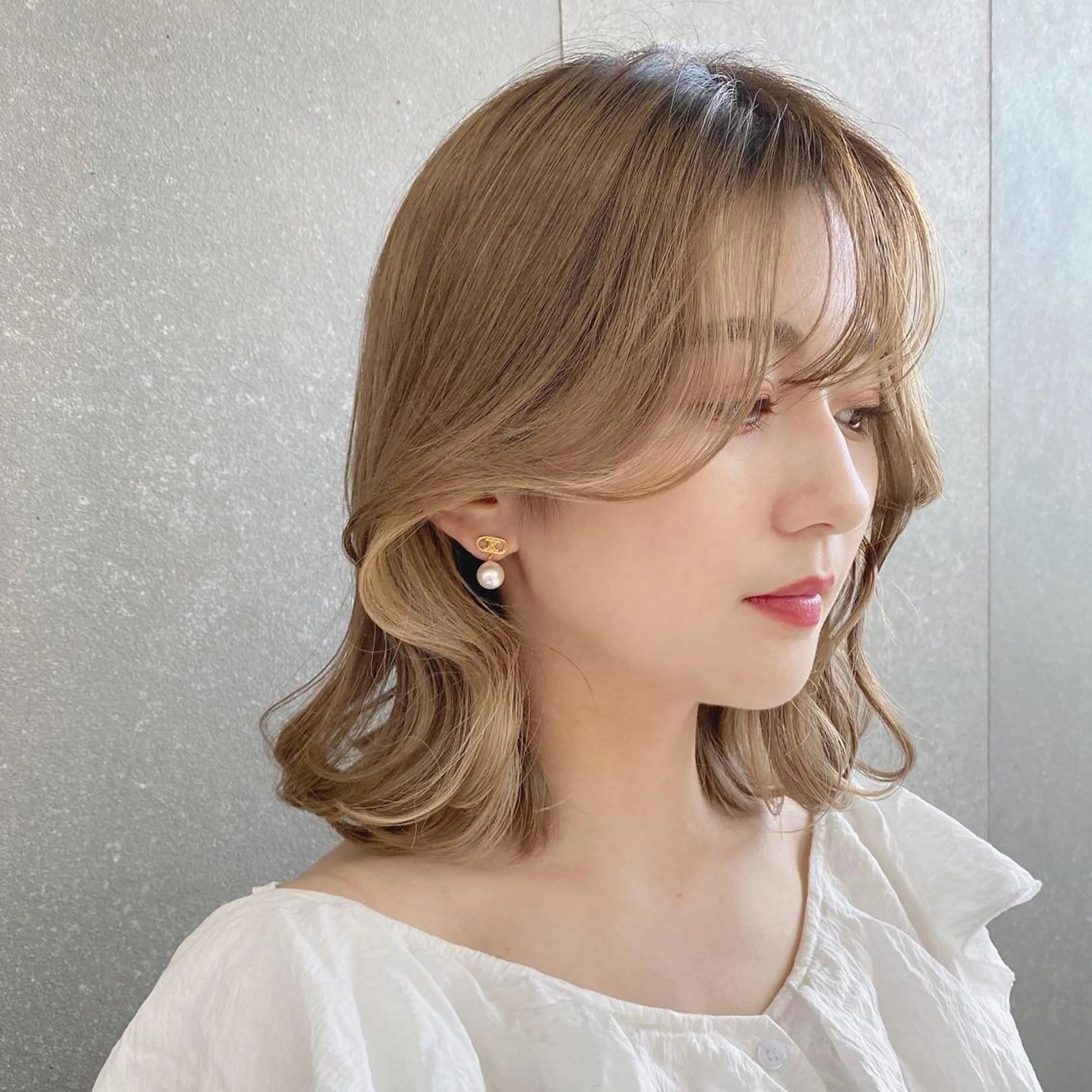 ミディアム カット ヘアカラー トリートメント 山本翔一郎 韓国顔周りレイヤーのヘアスタイル