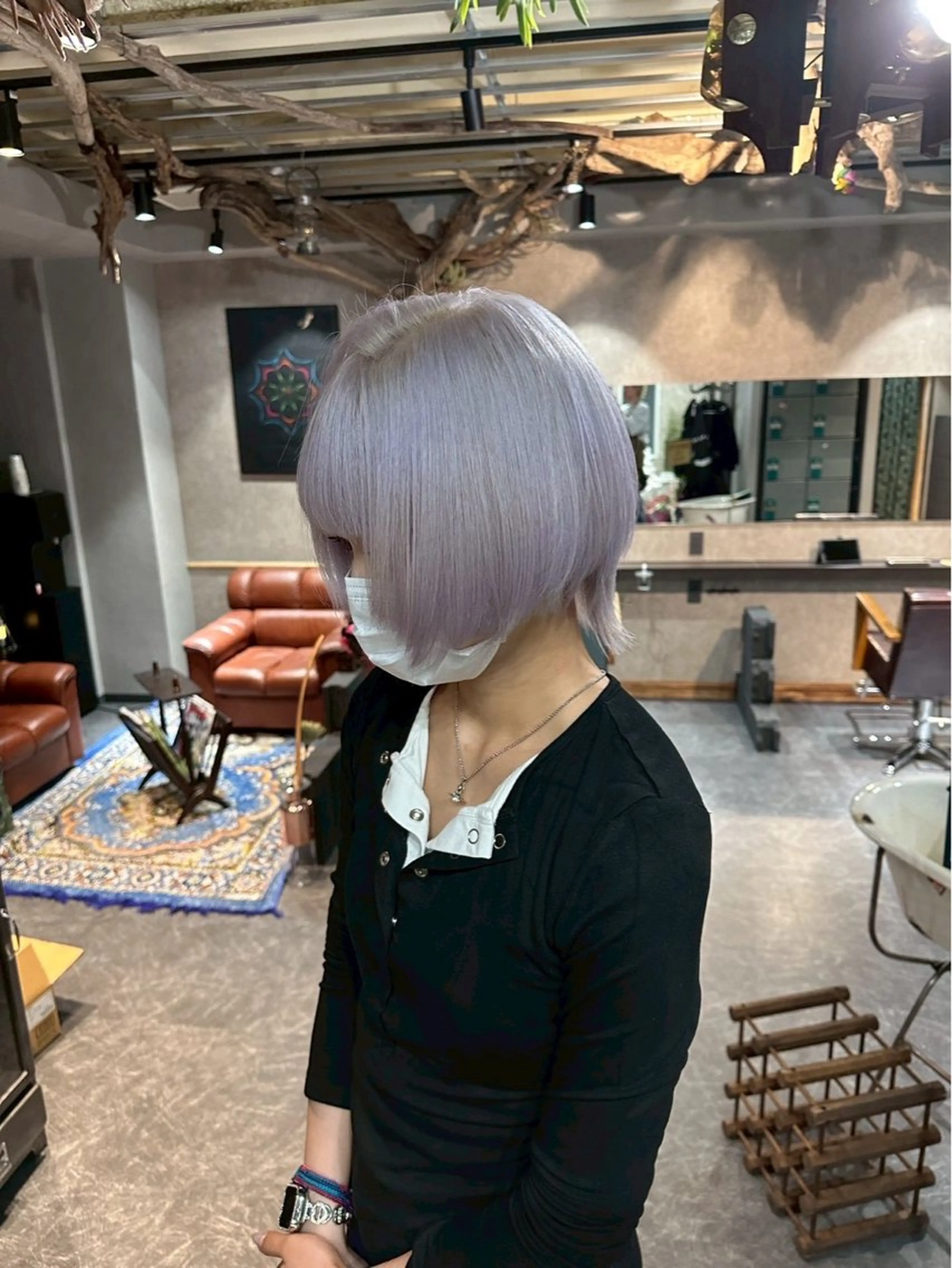 ショート カラー ブリーチ ケアブリーチ ダブルカラー ハイライトカラー ハイトーンカラー カット ヘアカラー トリートメント ravens デザインカラーのヘアスタイル