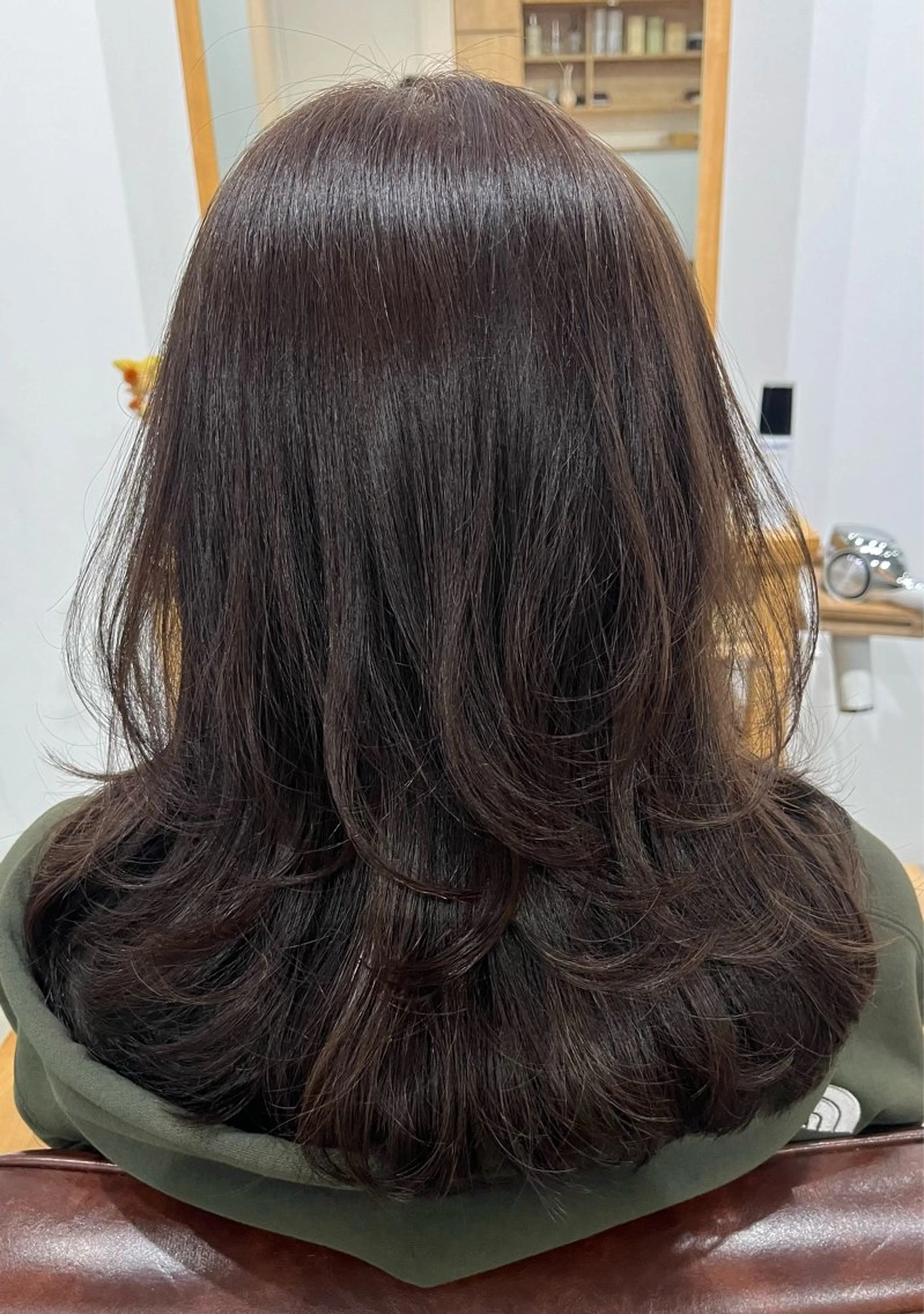 セミロング 三島 有佳里のヘアスタイル