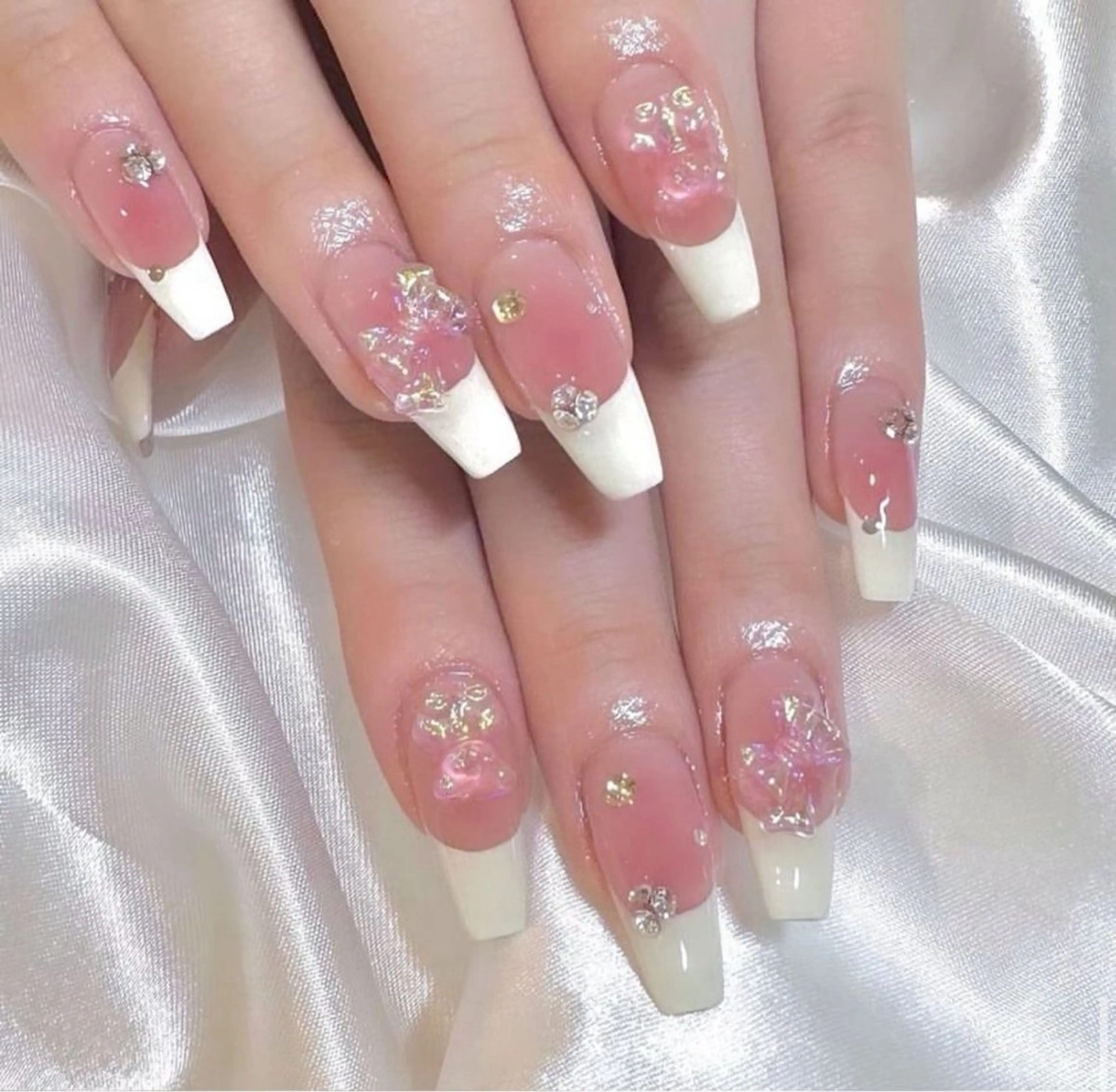 ネイル マグネットネイル ミラーネイル ピンク ネイルチップ 冬ネイル Lee Nailsのネイルデザイン