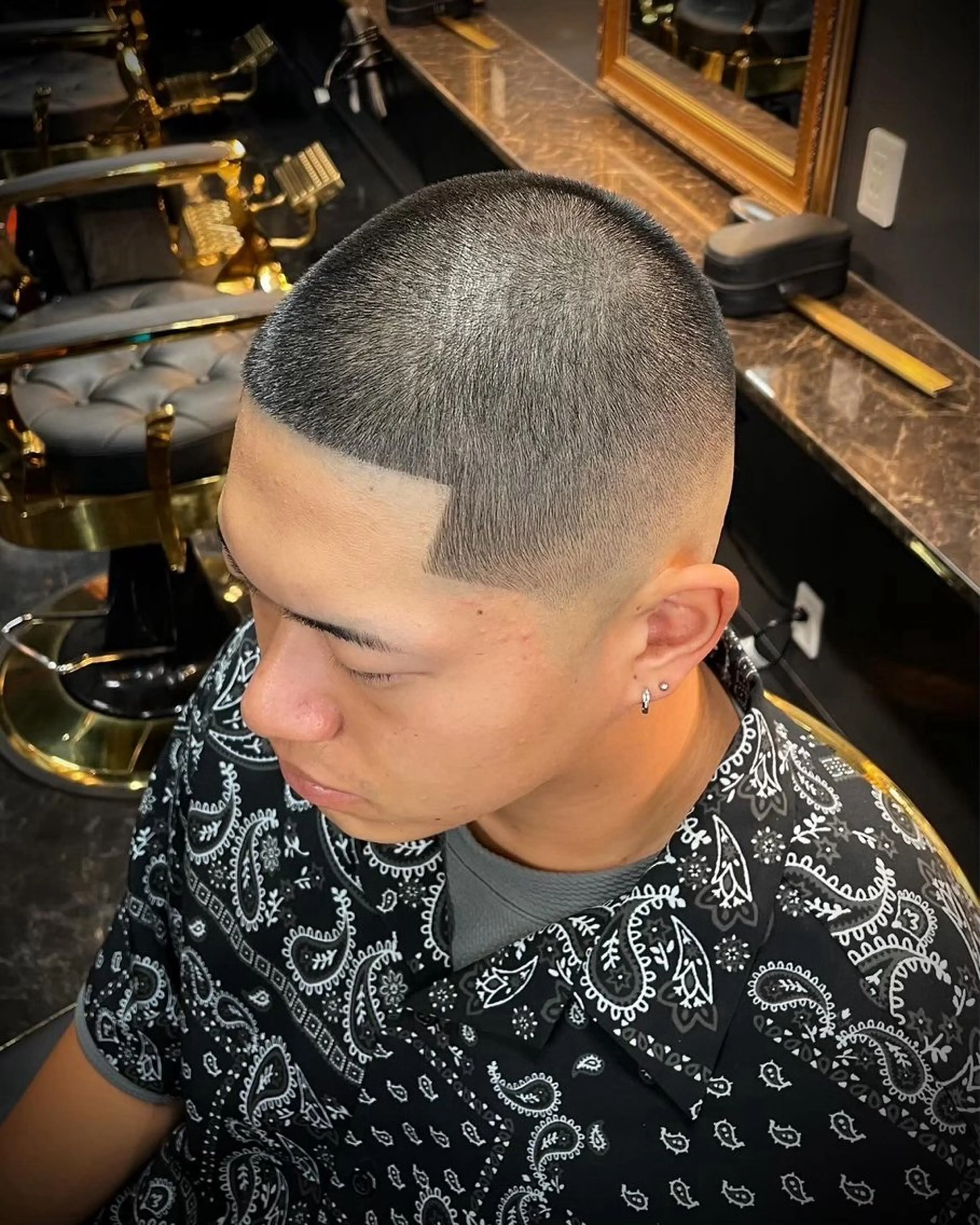 ショート メンズ メンズブリーチ フェードカット メンズパーマ スキンフェード スパイキーショート 名郷 偉織　　メンズカットのヘアスタイル