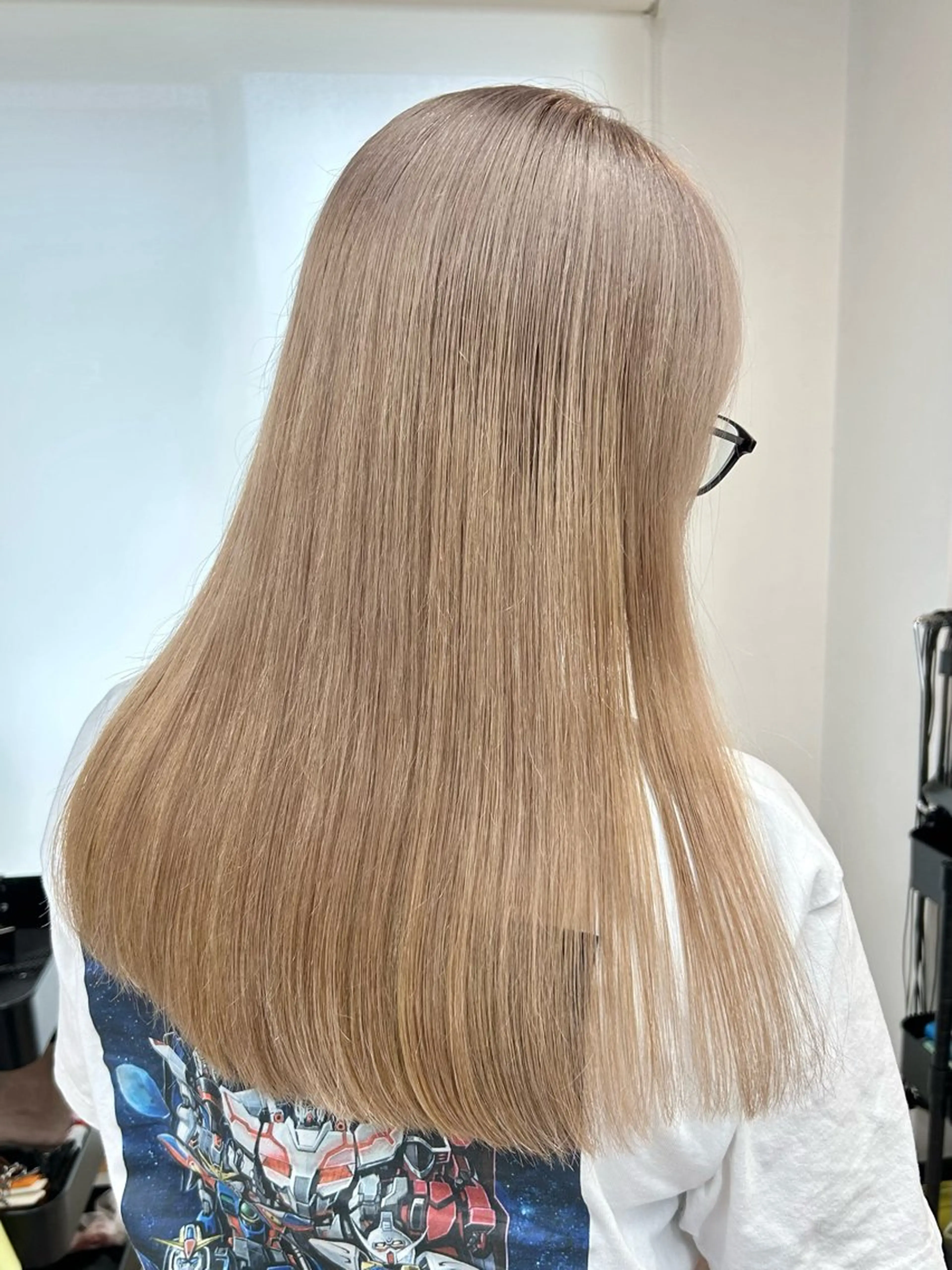 ロング カラー ブリーチ カット ヘアカラー トリートメント 艶カラー/レイヤー/ ハイトーン/まなみのヘアスタイル