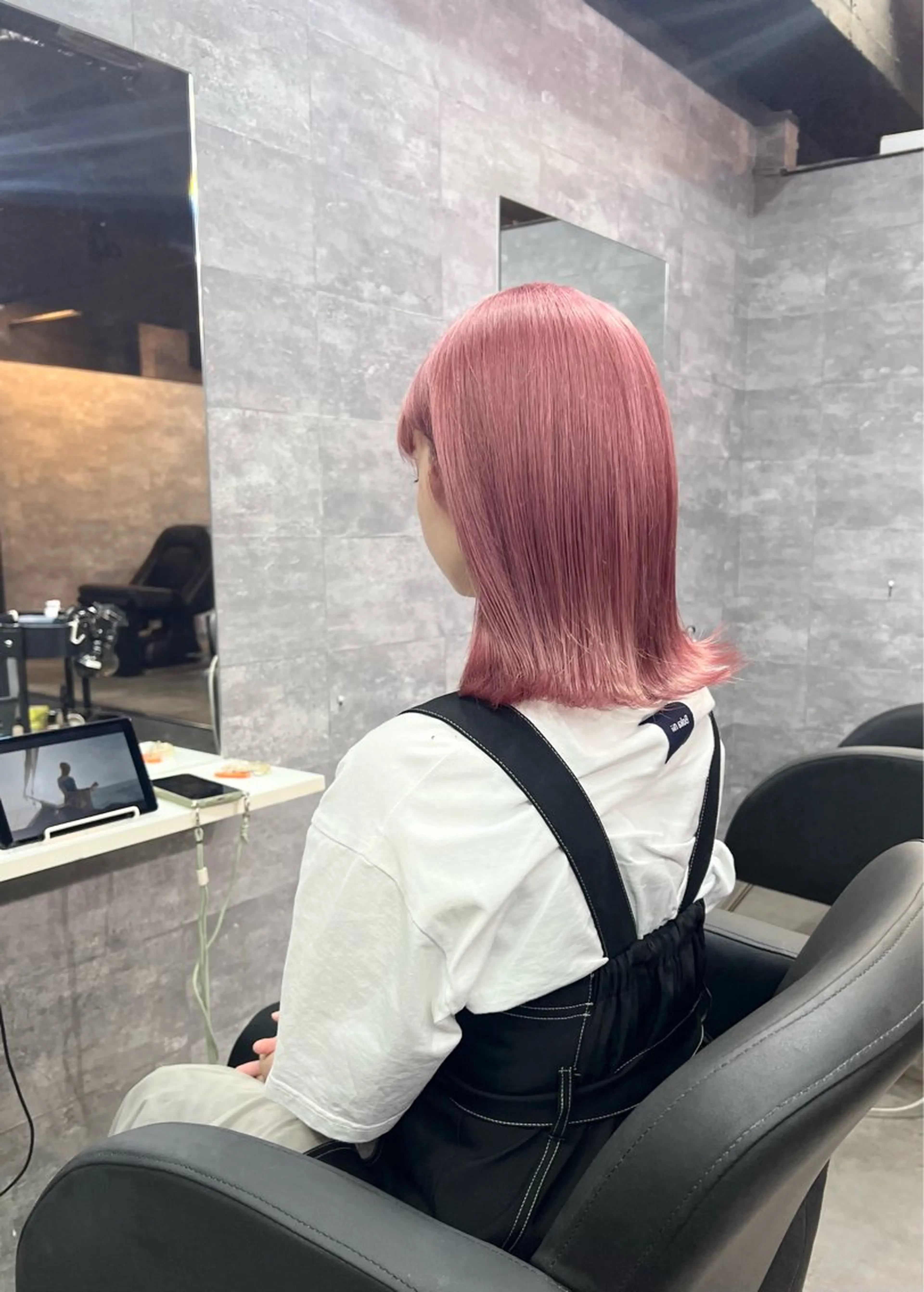 ミディアム カット ヘアカラー トリートメント RAISE by_WHITEのヘアスタイル