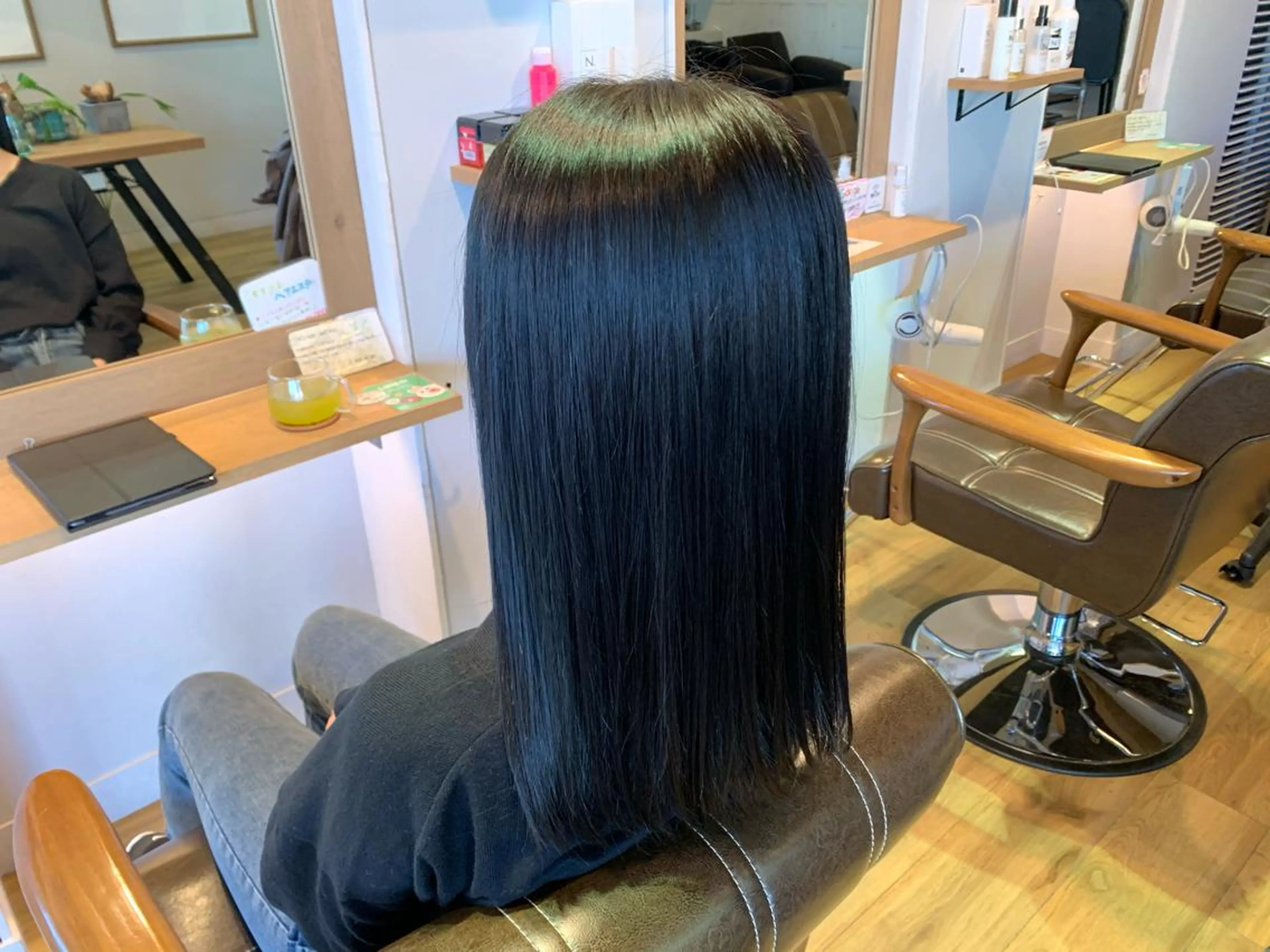 ロング カラー 黒髪 ブルーカラー ブルーブラック ヘアカラー トリートメント ツキダテ ユイのヘアスタイル