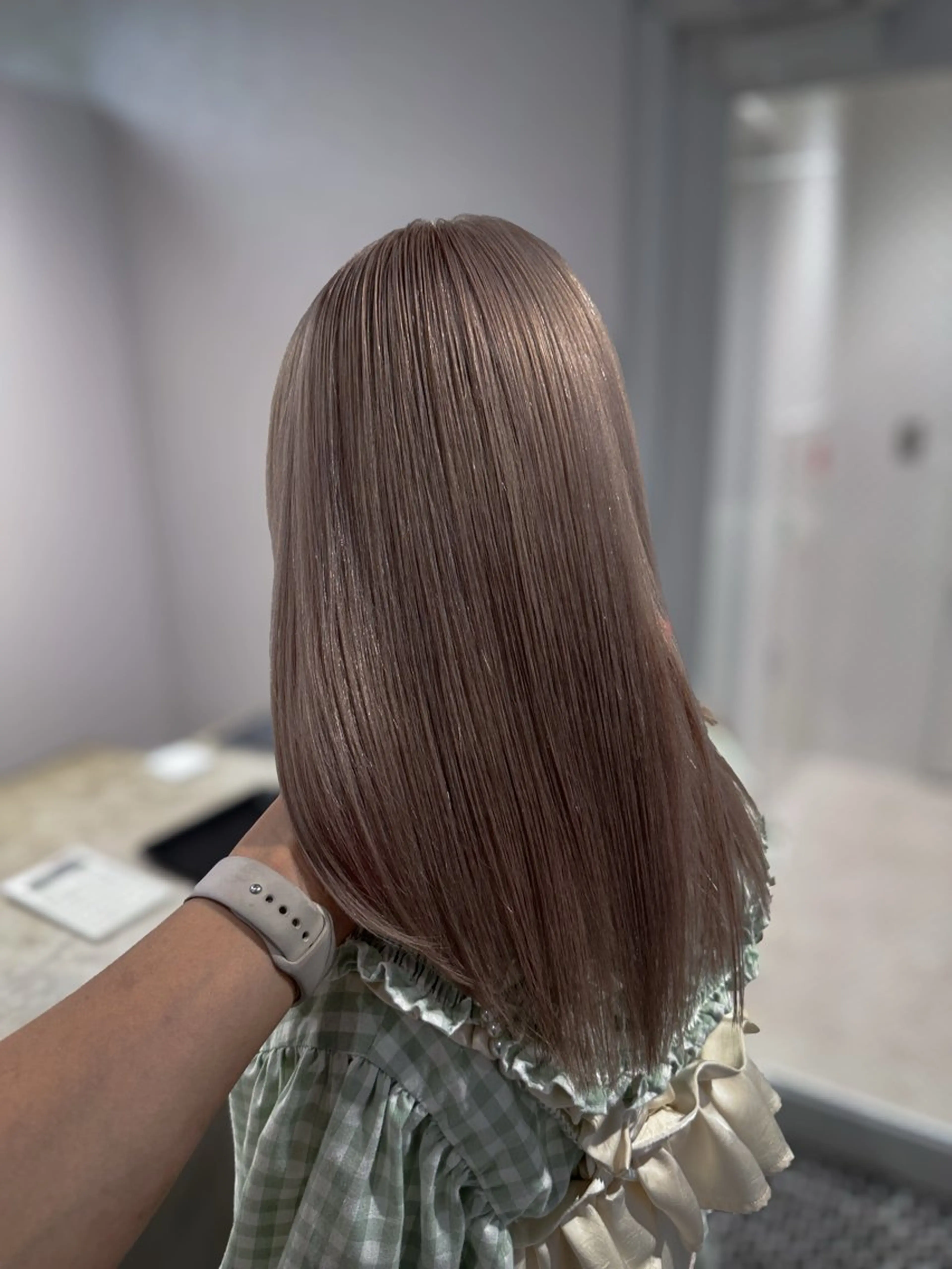 ロング カラー ハイトーン/ ブリーチ/縮毛矯正のヘアスタイル