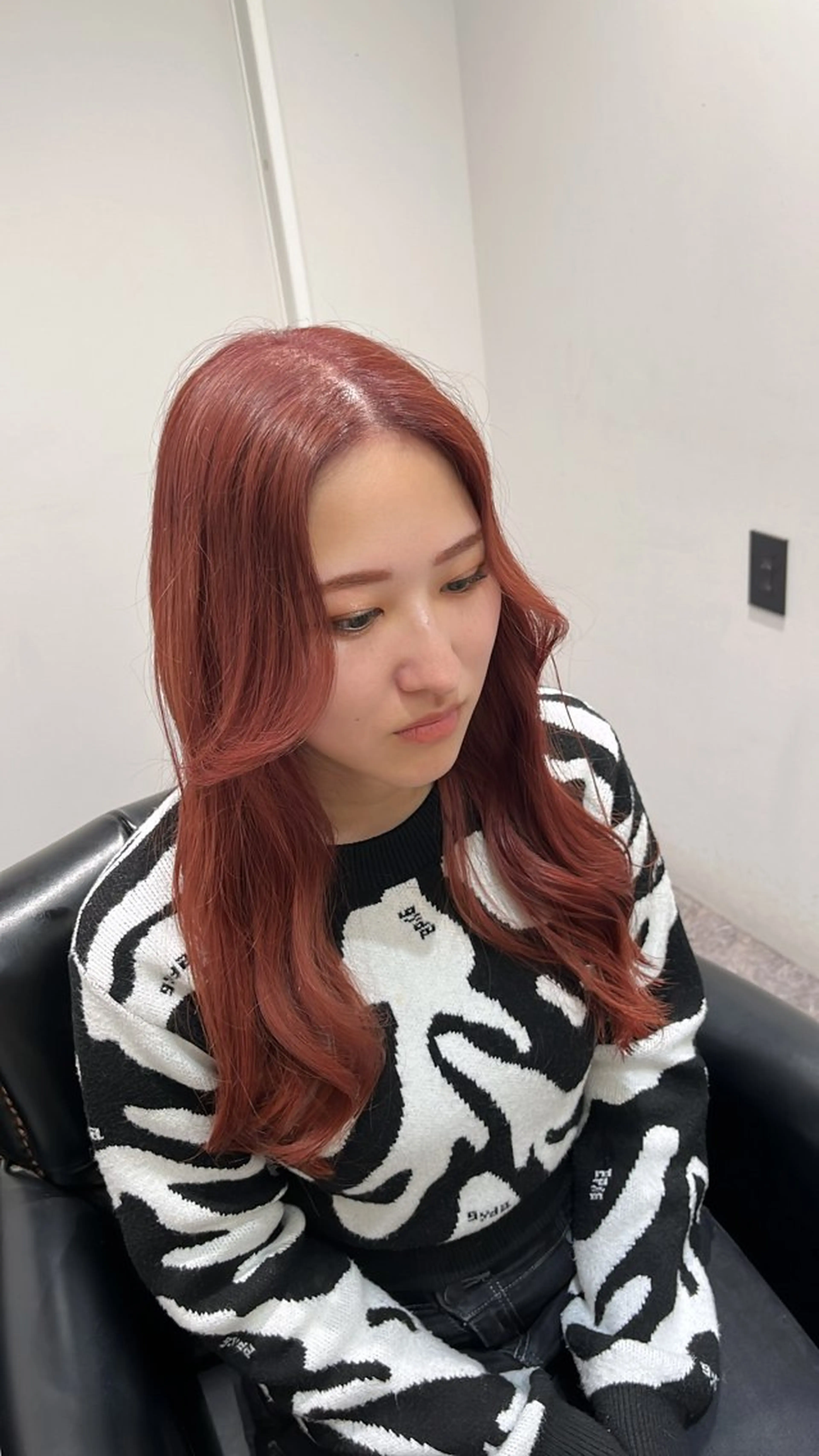 ロング カラー ブリーチ レッドカラー 韓国風ヘア 余崎 優花のヘアスタイル