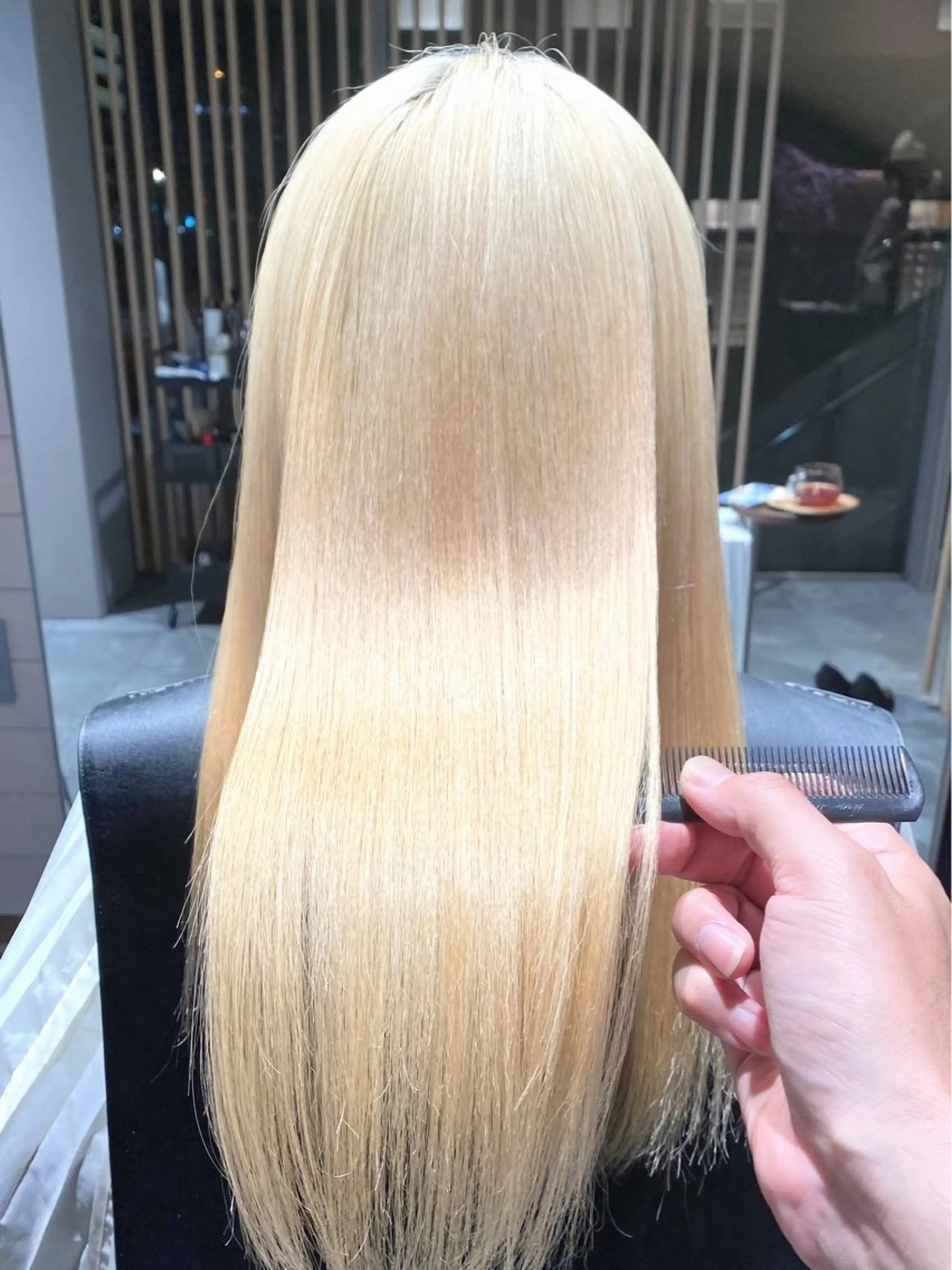 ロング カラー ベージュカラー ペールベージュ 滝沢 嵩大のヘアスタイル