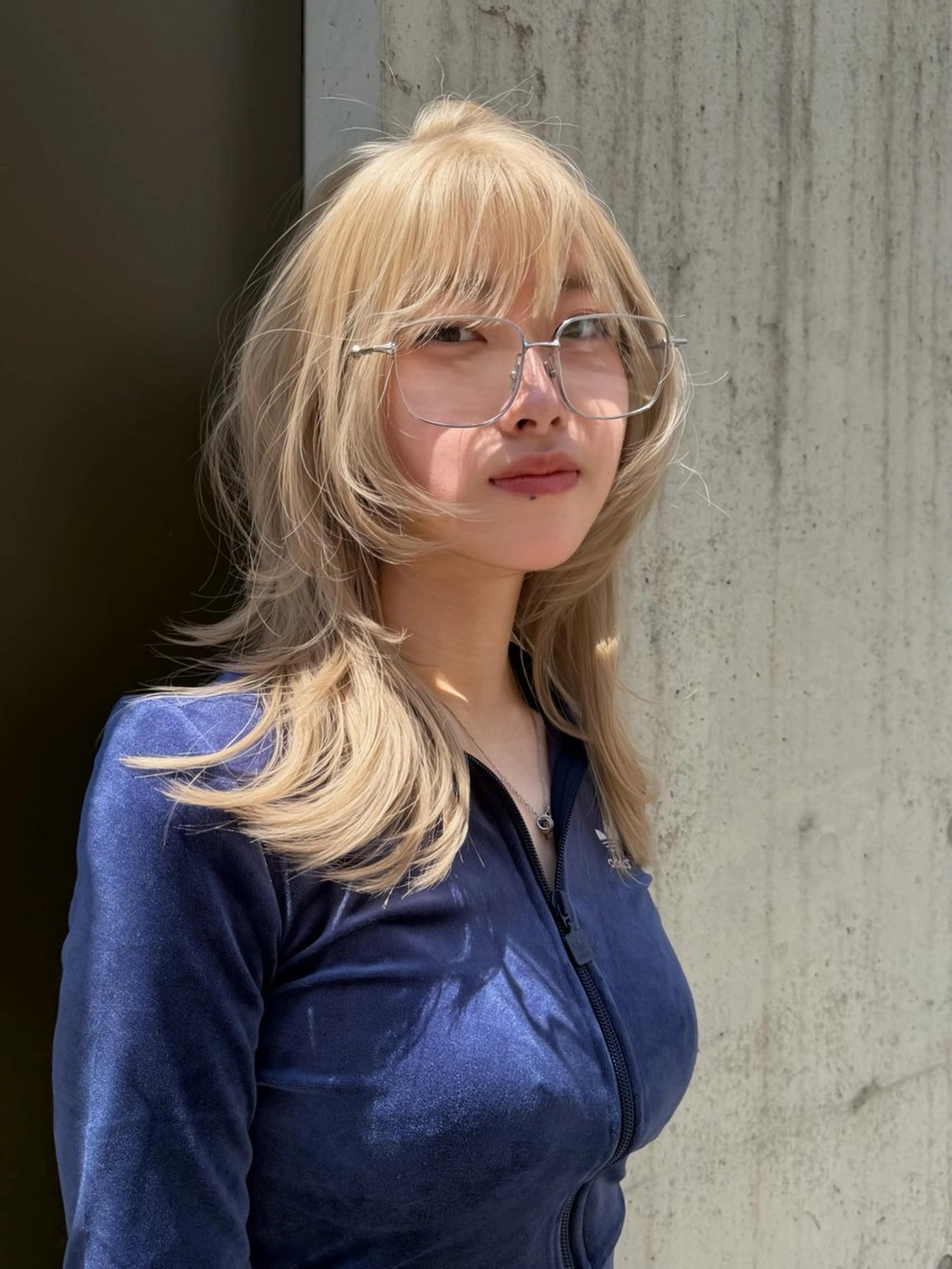 セミロング カラー ベージュカラー ブリーチ ケアブリーチ デザインカラー ダブルカラー ヘアカラー TATSUブリーチ/ ミルクティーベージュのヘアスタイル