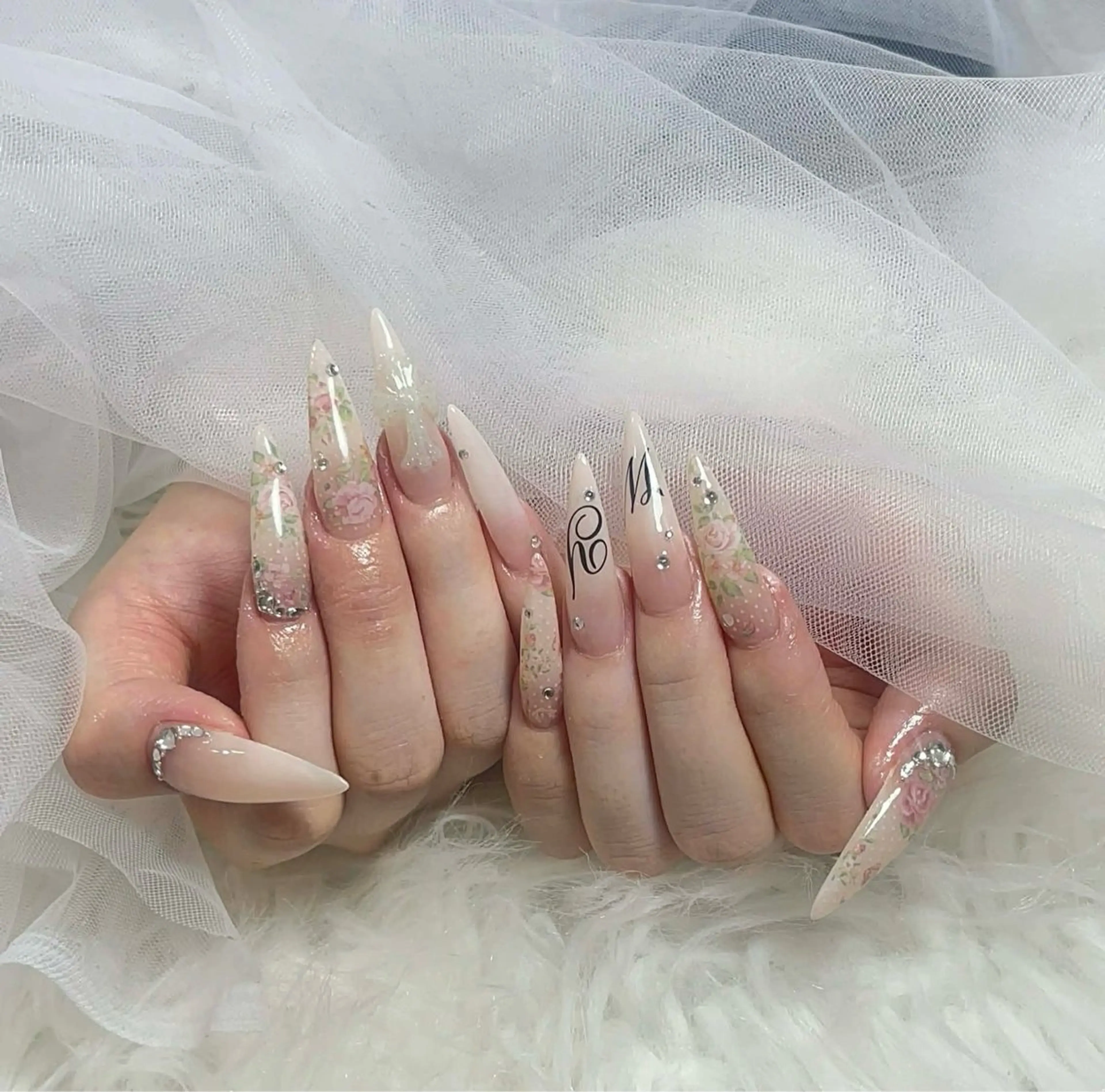 ネイル オーロラネイル クリアネイル フラッシュネイル ジェルネイル グラデーション ハンドネイル ZUZU AMEE NAILのネイルデザイン