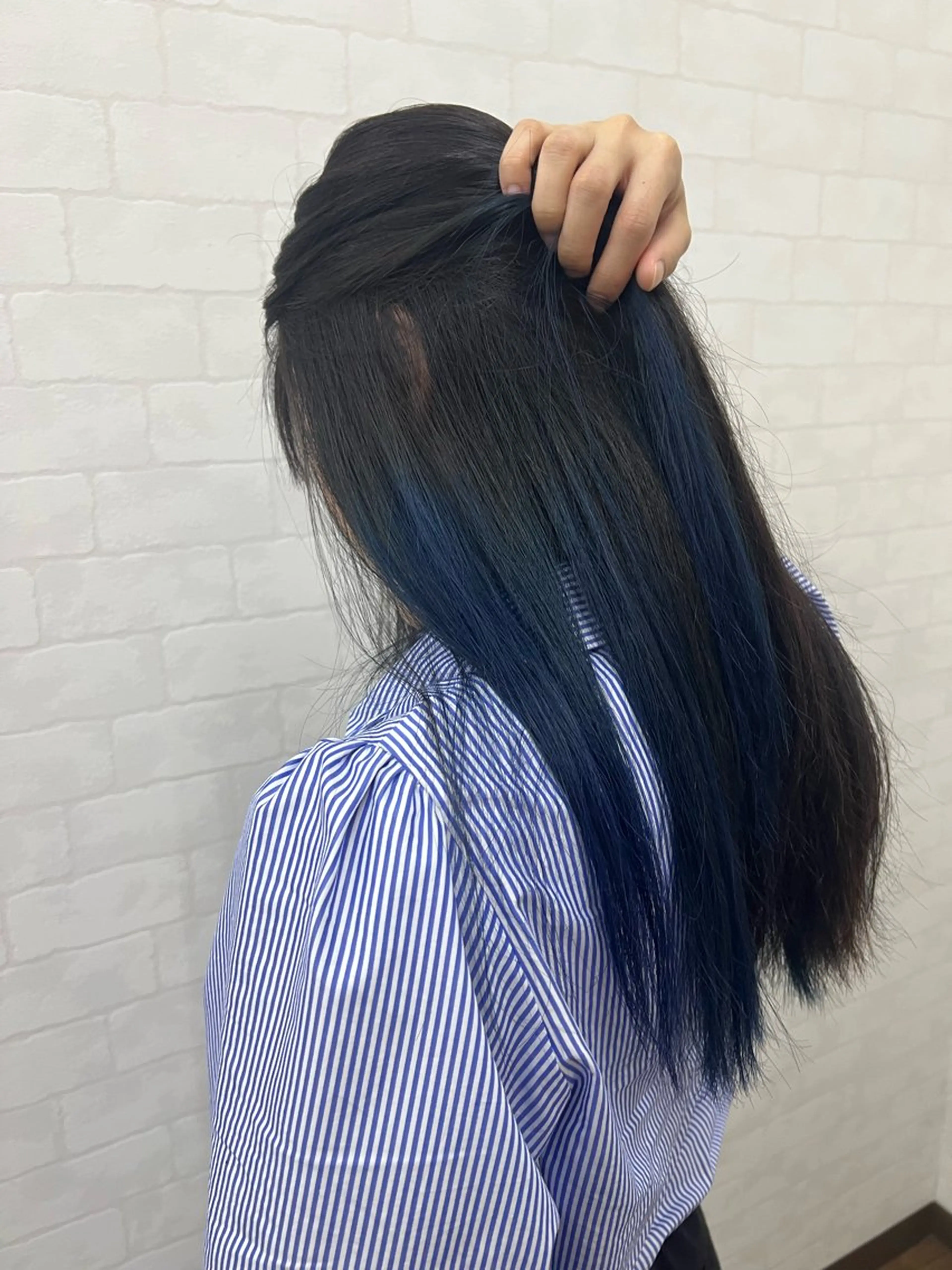 ロング カラー ブリーチ グラデーションカラー インナーカラー 藤野 莉奈のヘアスタイル