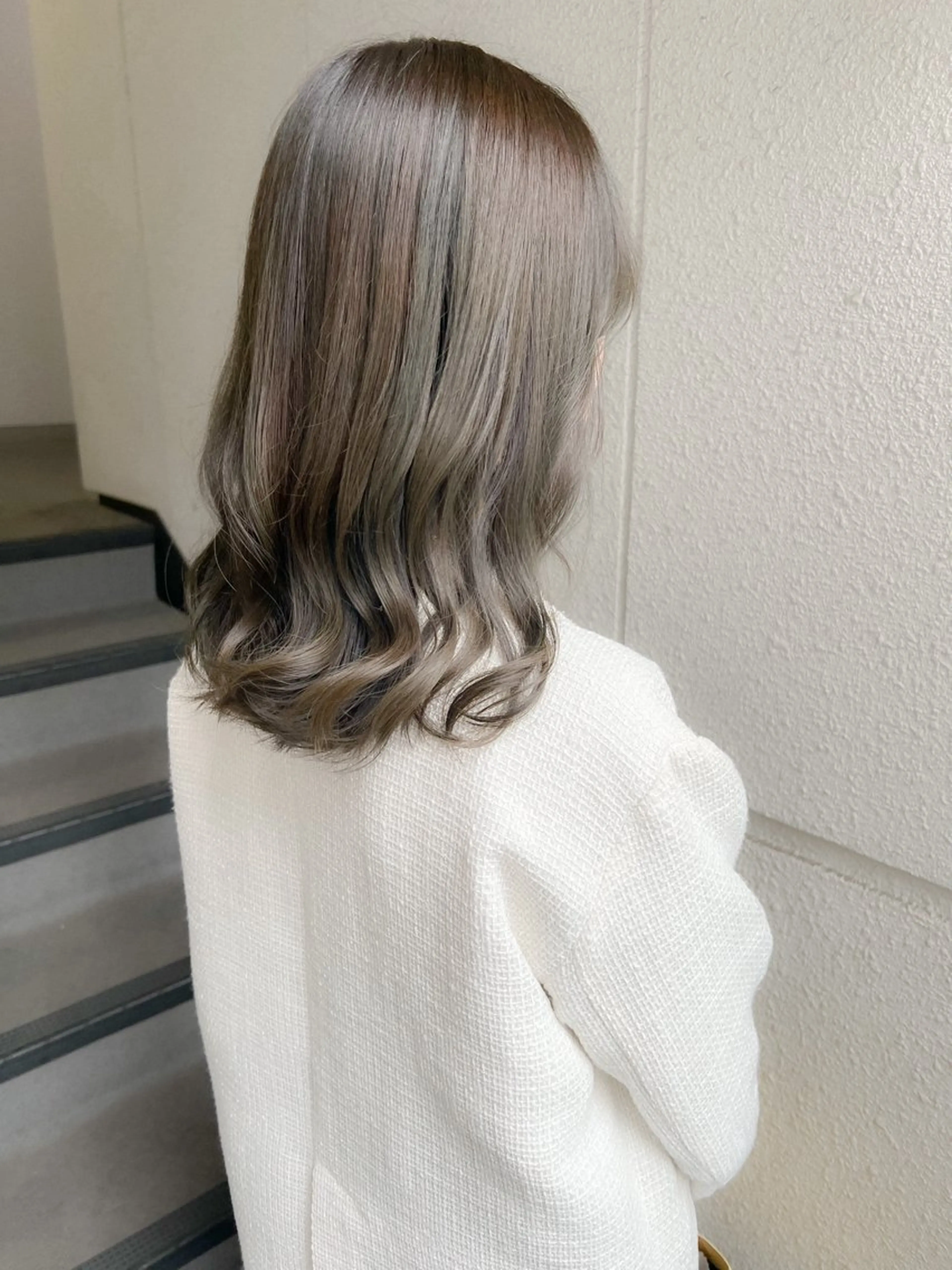 ミディアム カラー ブリーチ グレージュ ブリーチなしカラー オリーブグレージュ オリーブグレー カラーパティシエ facce🌼ikoのヘアスタイル