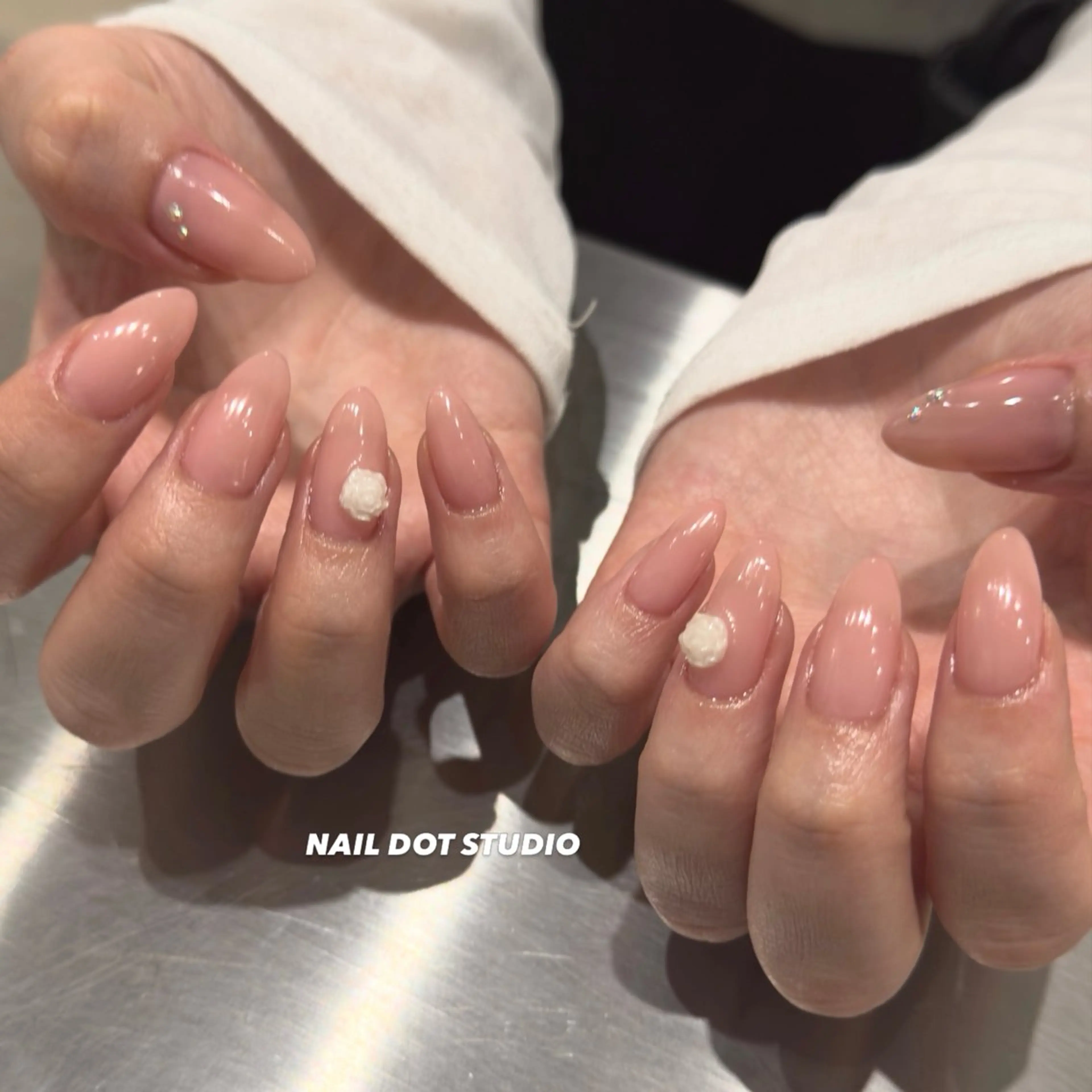 ネイル ハンドネイル NAILDOTSTU DIO SEINAのネイルデザイン