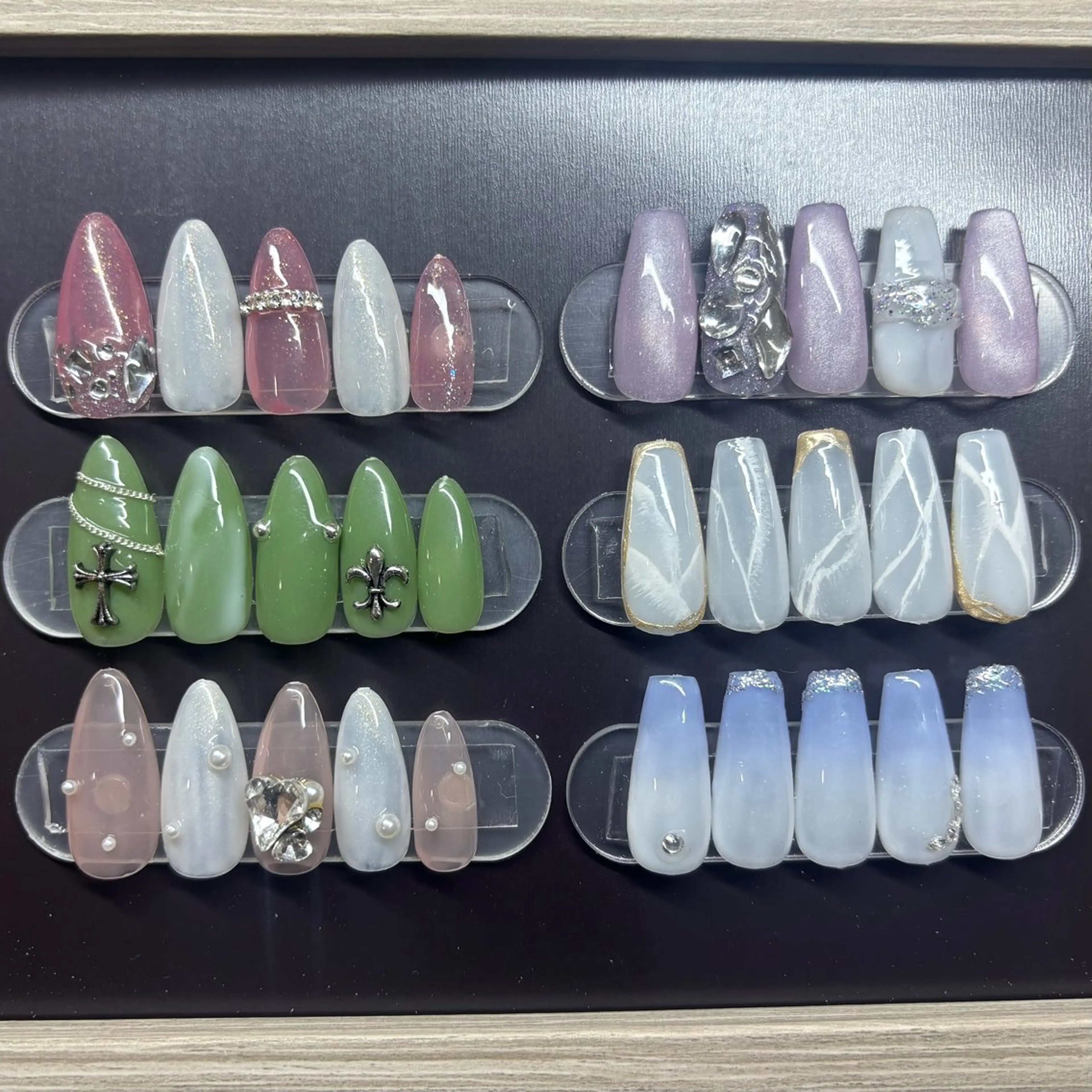 定額デザインネイル、季節により変わります（オフ込み）フットネイルは＋500円の写真