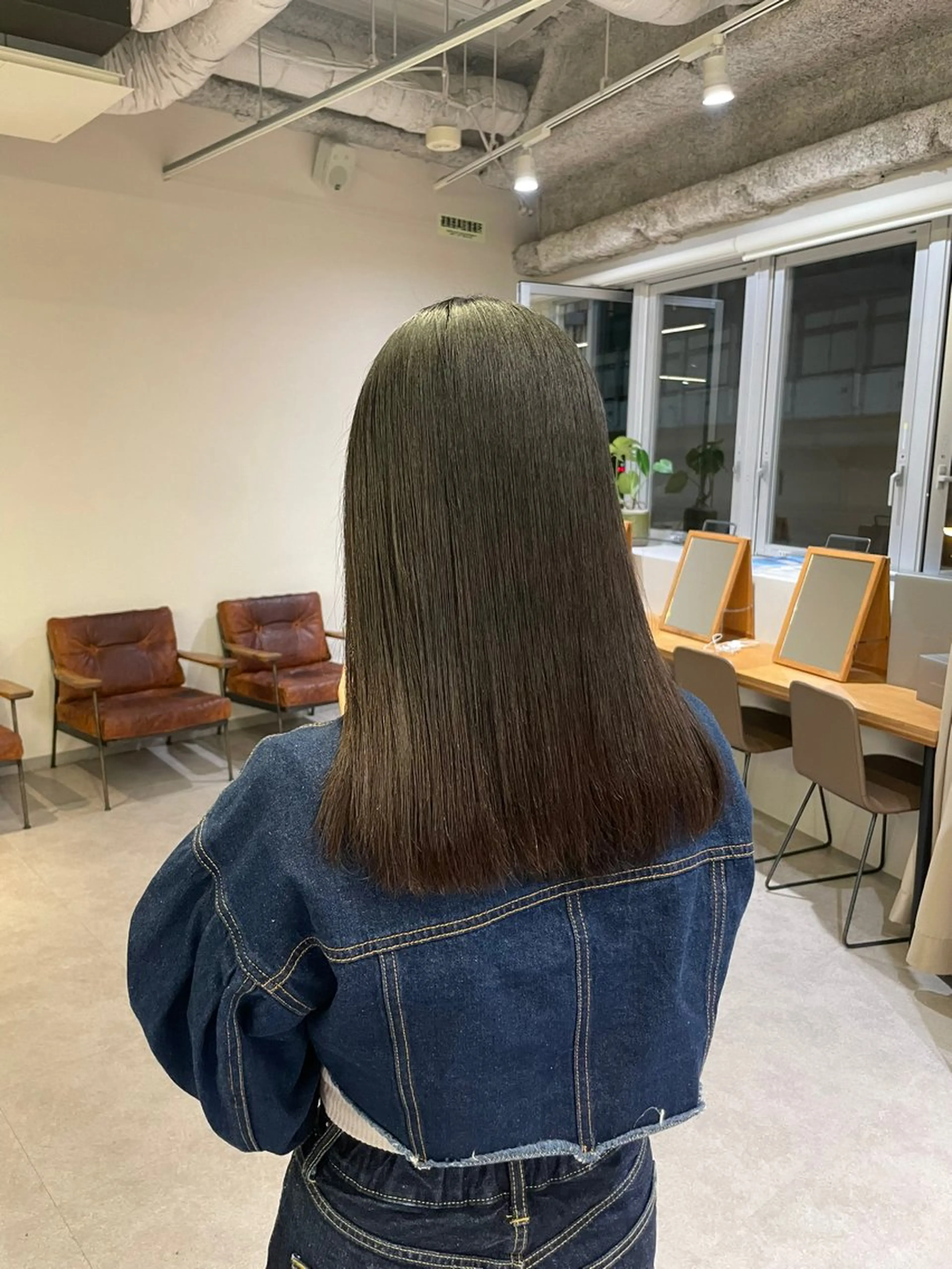 セミロング SARA 【大阪梅田】のヘアスタイル