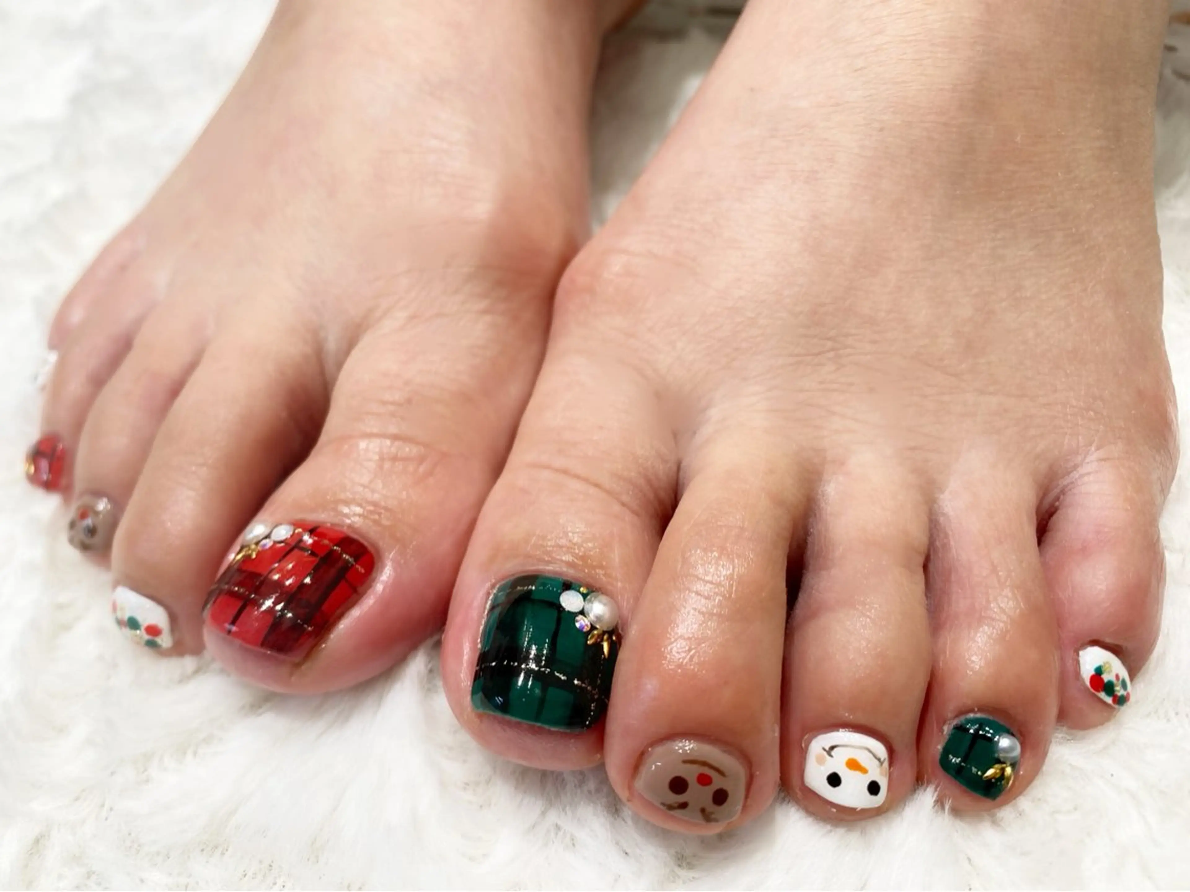 ネイル フットネイル 冬ネイル クリスマス フットネイル ネイルサロン nail_upのネイルデザイン