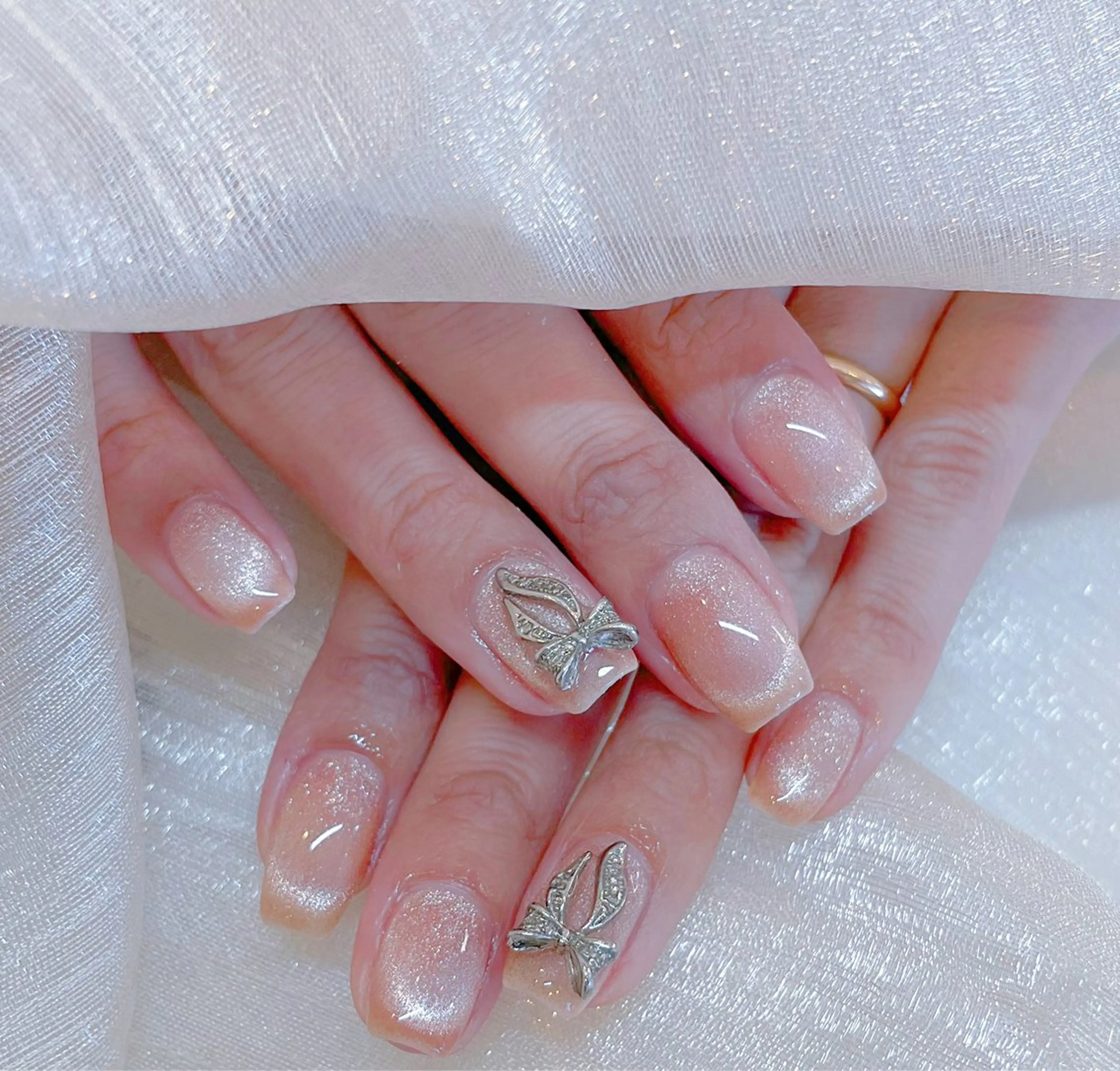 ネイル アートネイル 韓国ネイル 水色 マグネットネイル ニュアンスネイル ハンドネイル ハンドケア NailDemure 【銀座店】のネイルデザイン