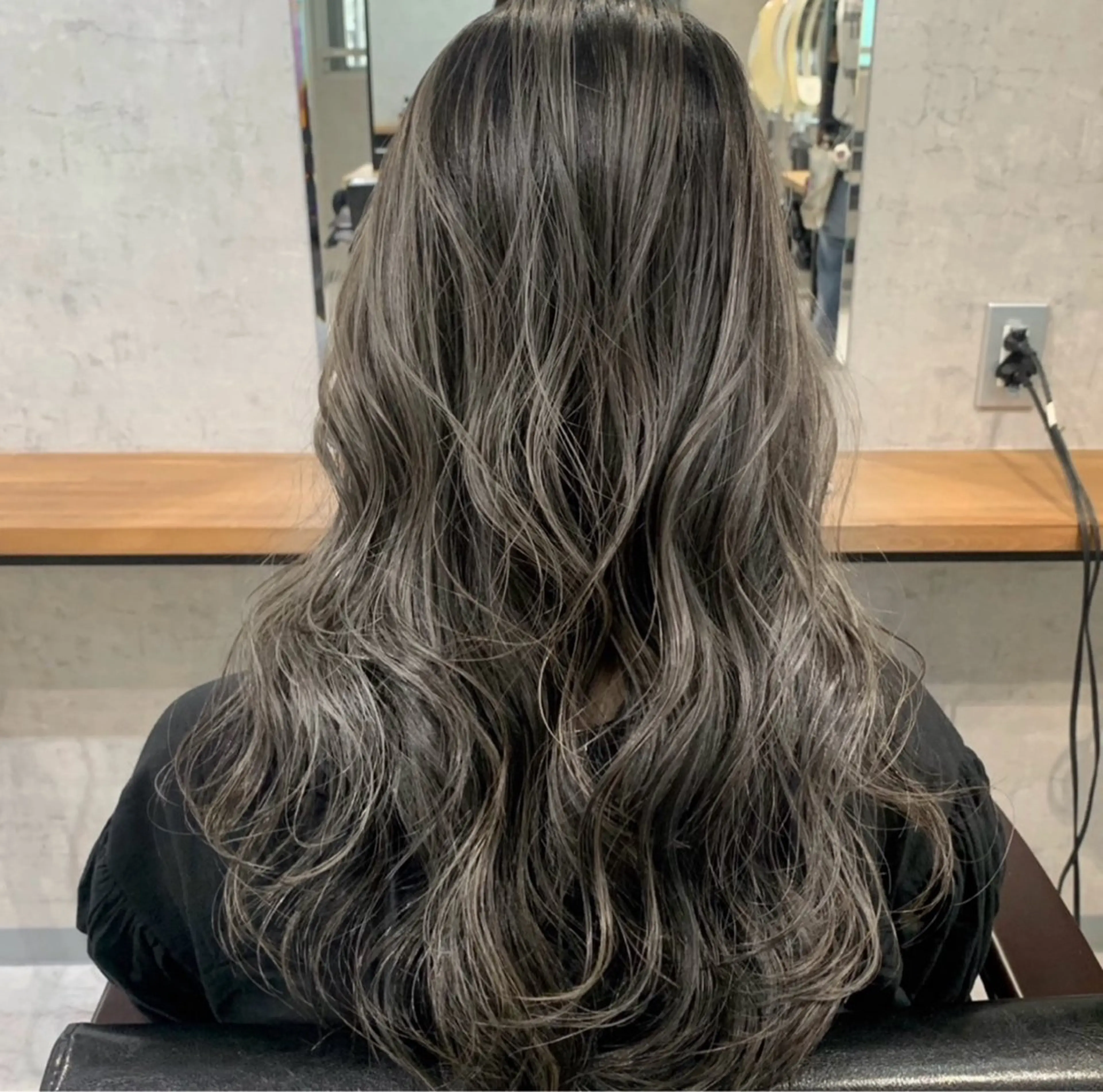 ロング カラー グレージュ ハイライトカラー オレンジ ハイライト ヘアカラー PARK by CREAM所属・松井那津子 /ハイライトブリーチのヘアスタイル