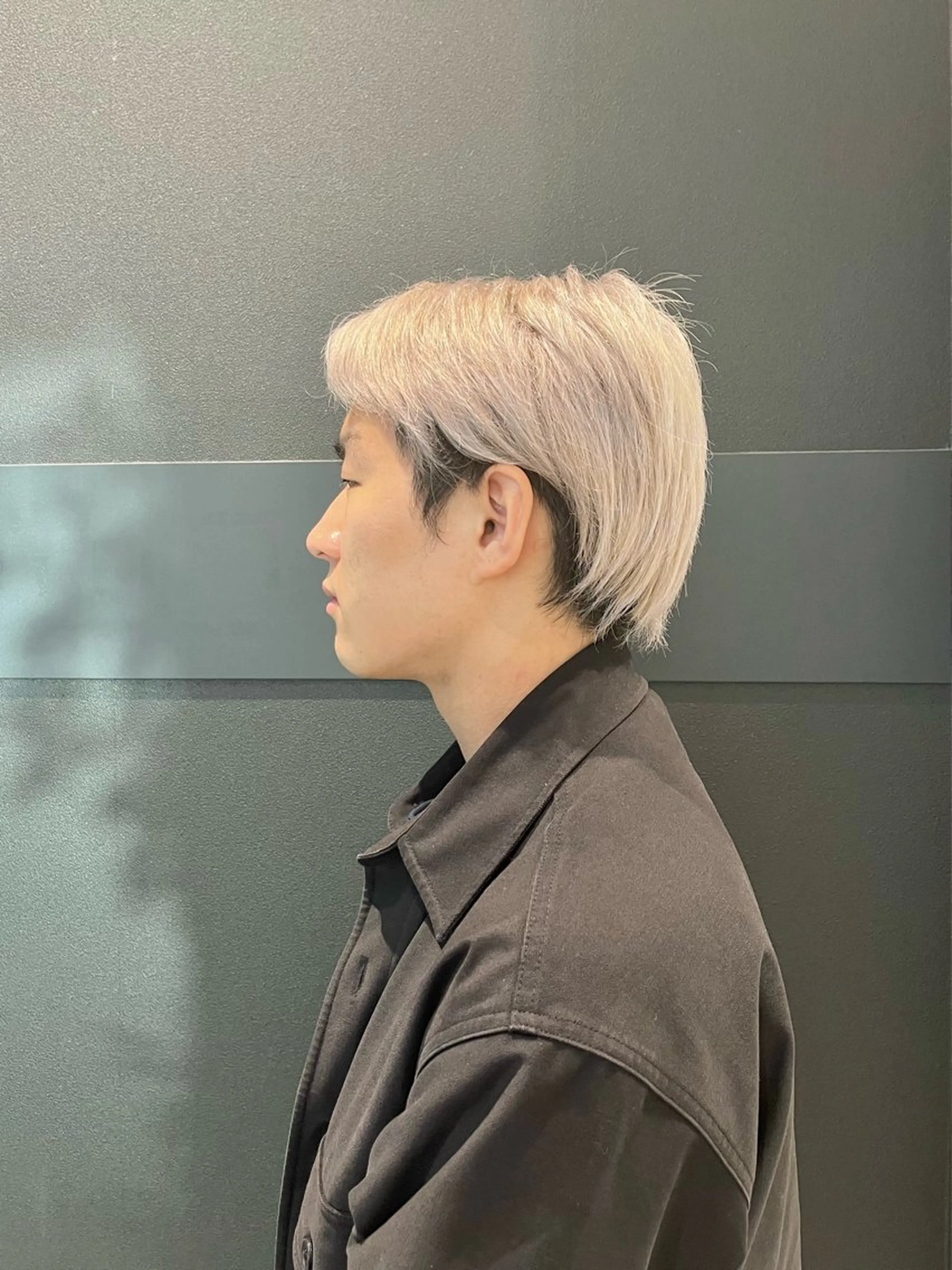 カラー メンズ メンズブリーチ ブリーチ シルバー ホワイトシルバー くさかみさき🌼暖色 /耳つぼ/オタク🌼のヘアスタイル