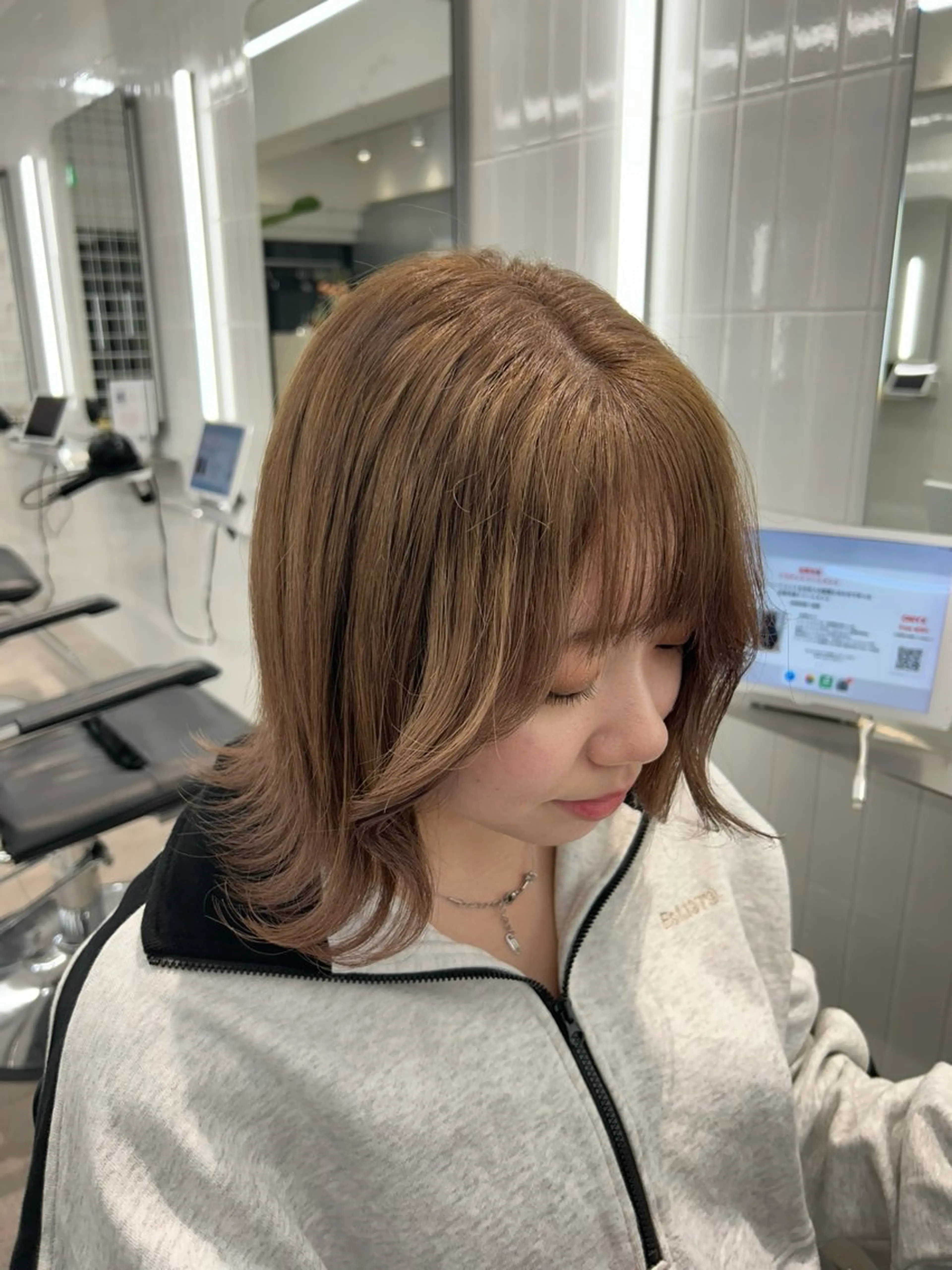 カラー 🫧ミルクティー ブリーチRIKU🫧のヘアスタイル