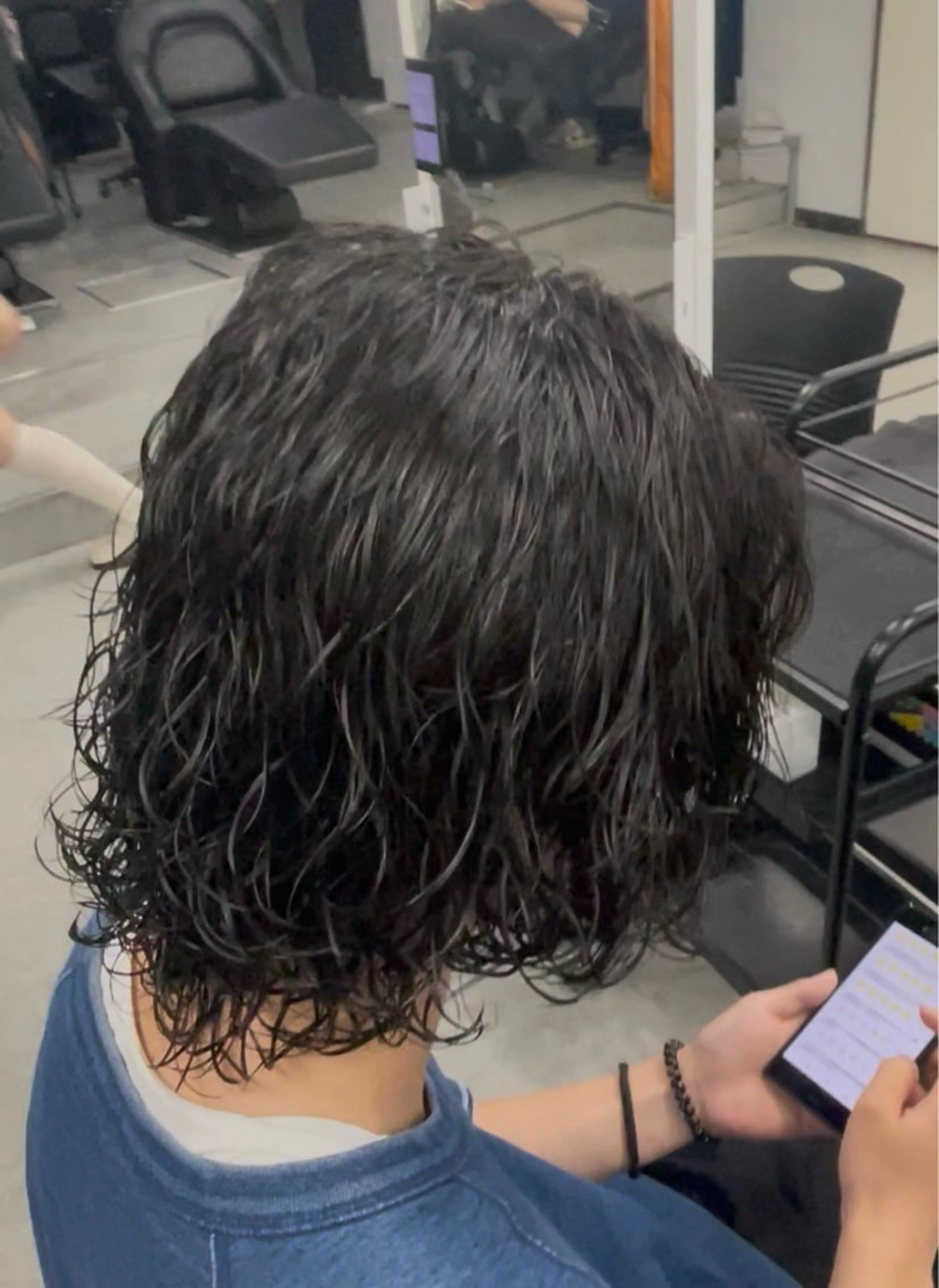 パーマ メンズ センターパート メンズハイライト メンズメッシュ マッシュ メンズパーマ カット パーマ ヘアセット 波巻き/サーフカール 🌊吉野裕稀のヘアスタイル